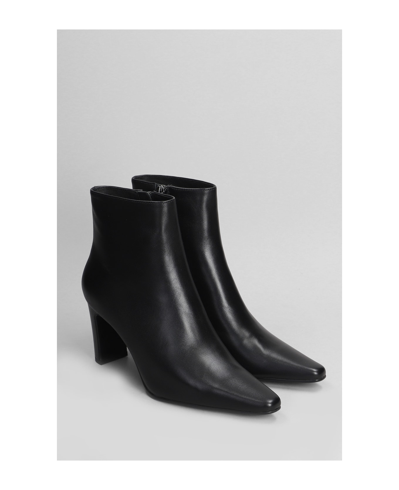 Lola Cruz Lille High Heels Ankle Boots In Black Leather - black