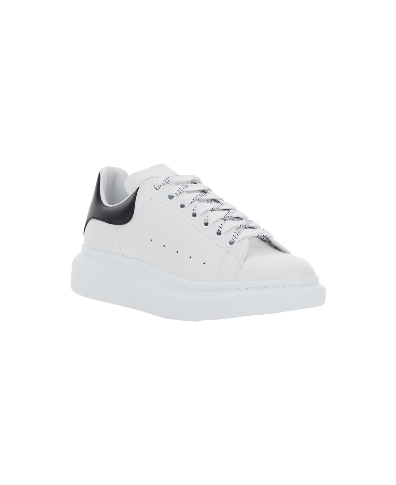 Alexander McQueen Black And White Low Top Sneakers With Logo Lettering On Tongue And Contrasting Heel In Leather Man - White/black