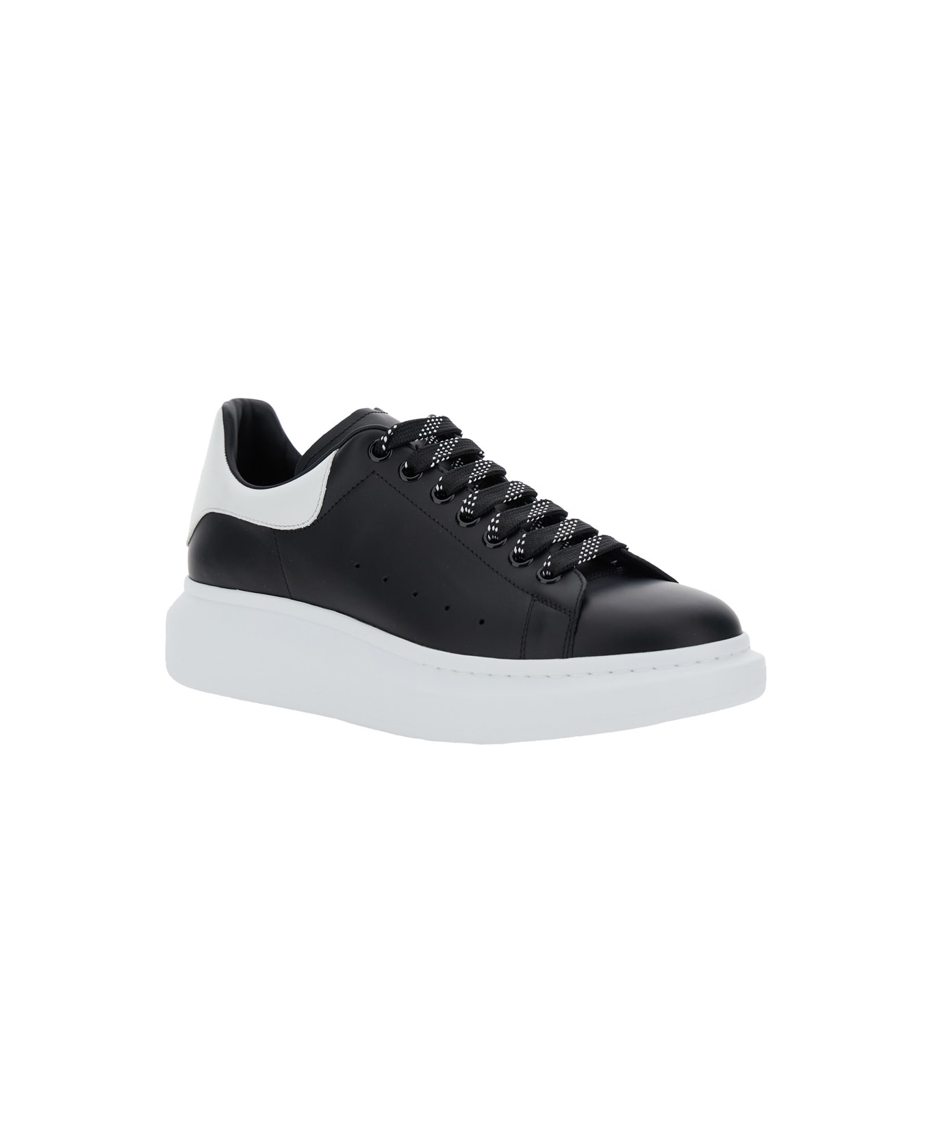 Alexander McQueen Black Low Top Sneakers With Chunky Sole And Contrasting Heel In Leather Man - Black