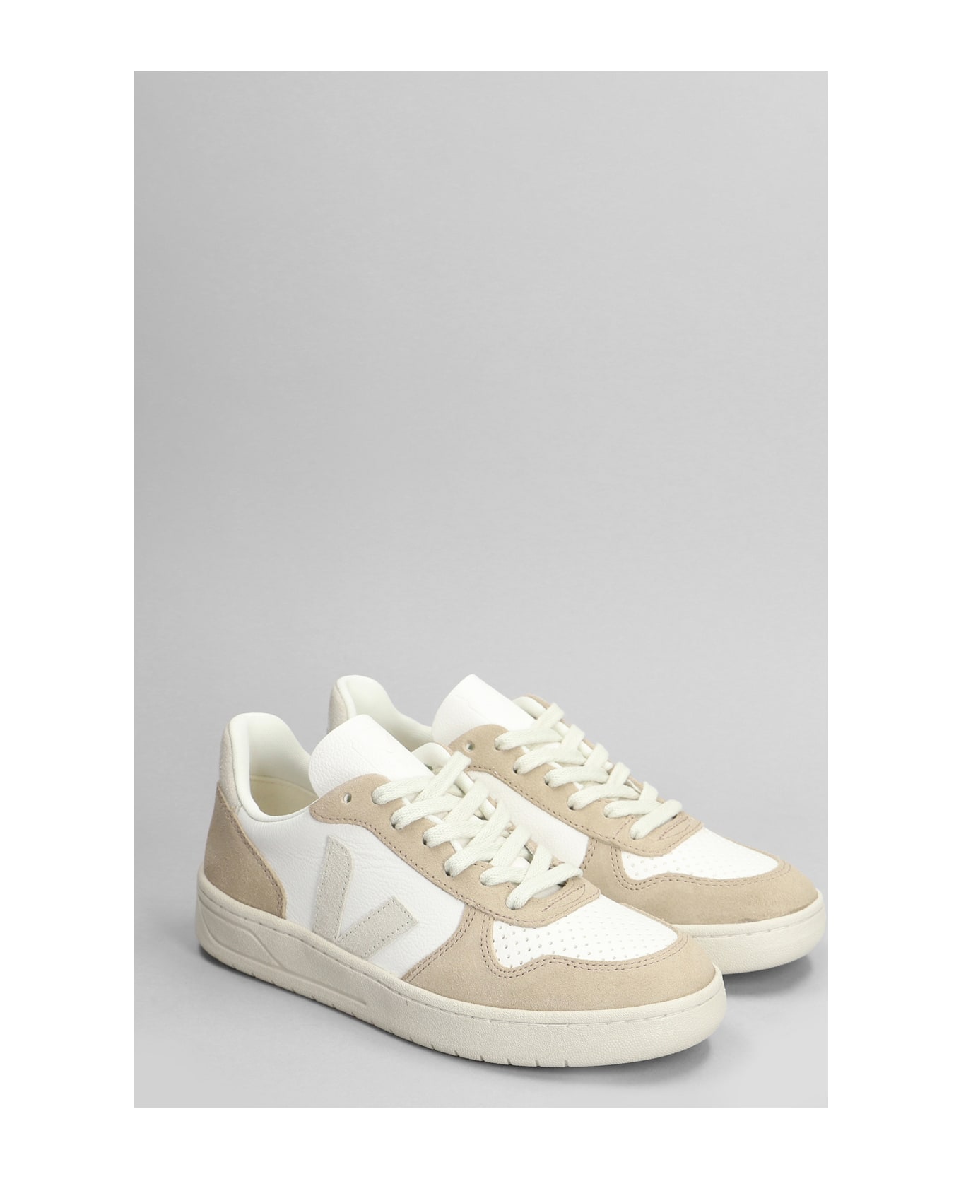 Veja V-10 Sneakers In White Suede And Leather - white