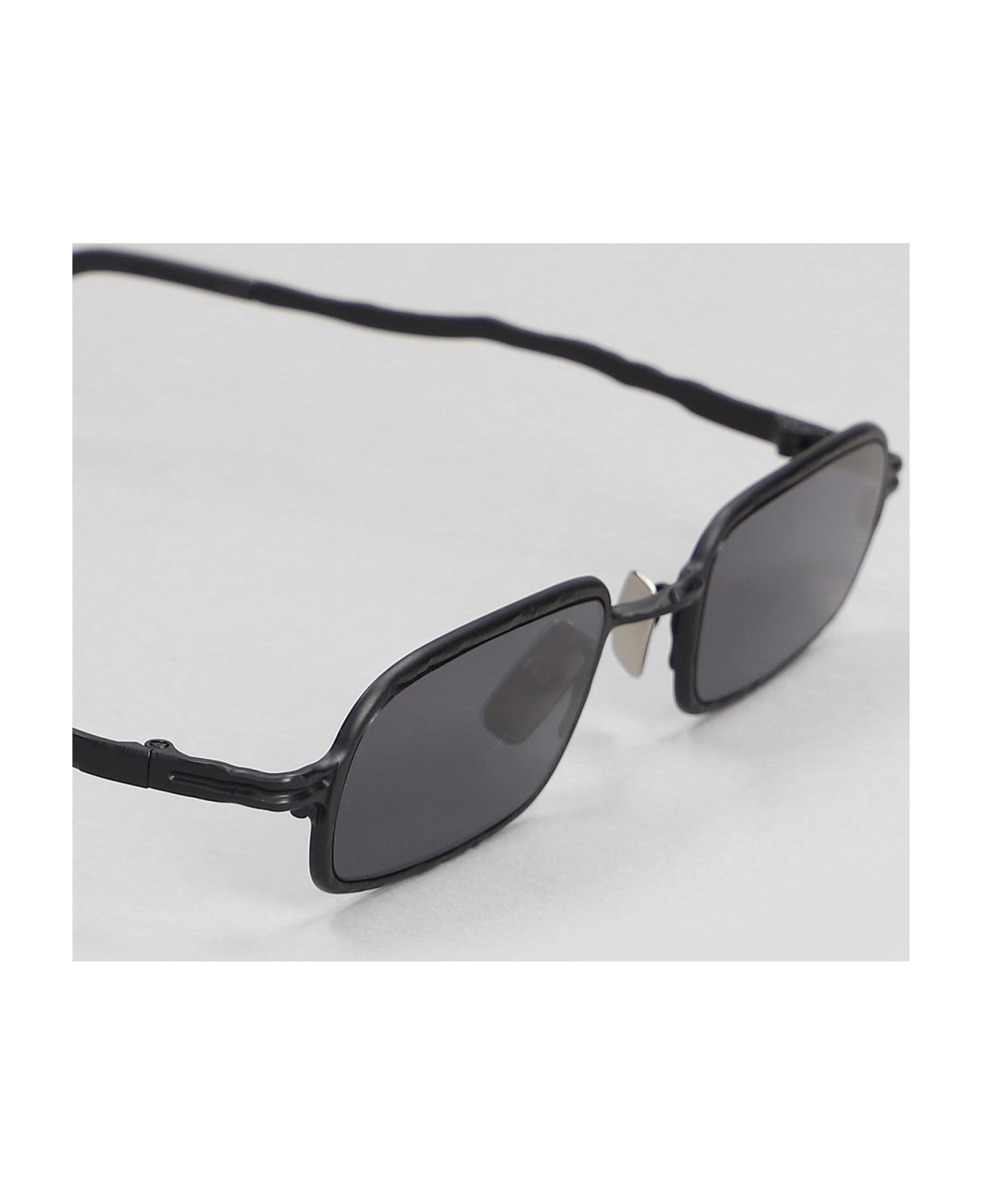 Kuboraum Z18 Sunglasses In Black Metal Alloy - black