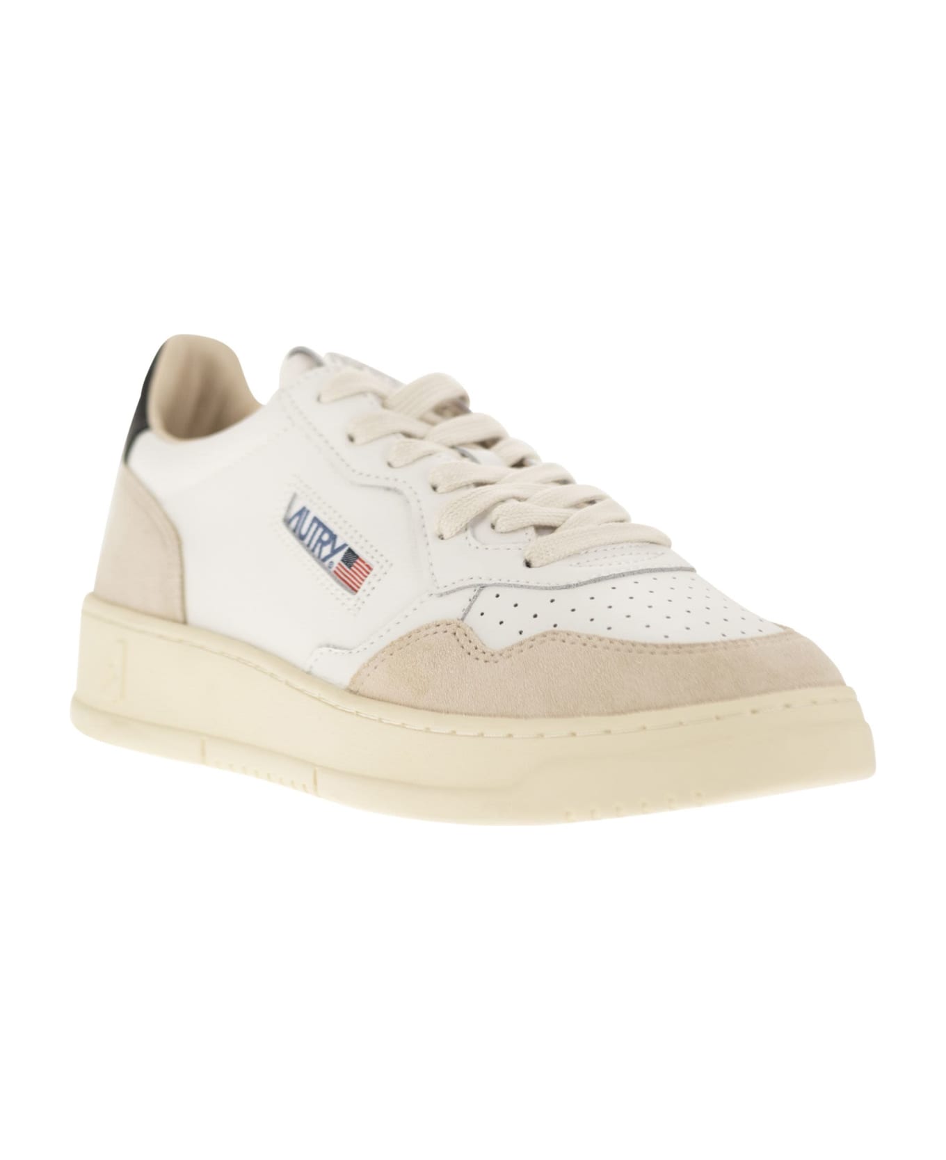 Autry Medalist Low - Leather And Suede Sneakers - White Black