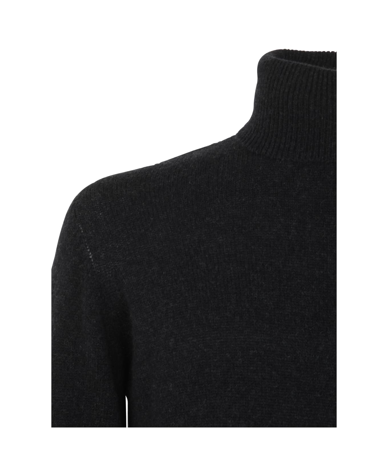 Nuur Turtle Neck Sweater - Black