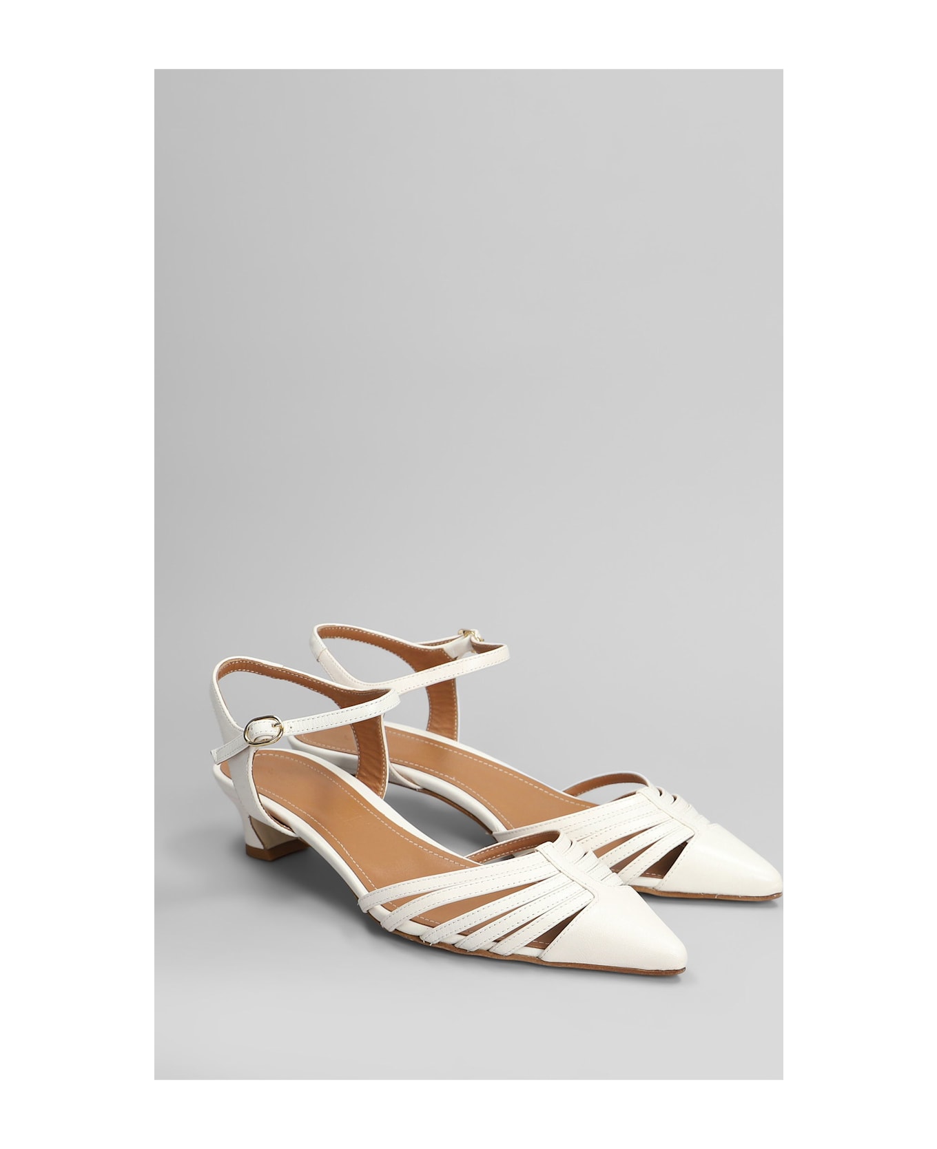 Julie Dee Pumps In White Leather - white
