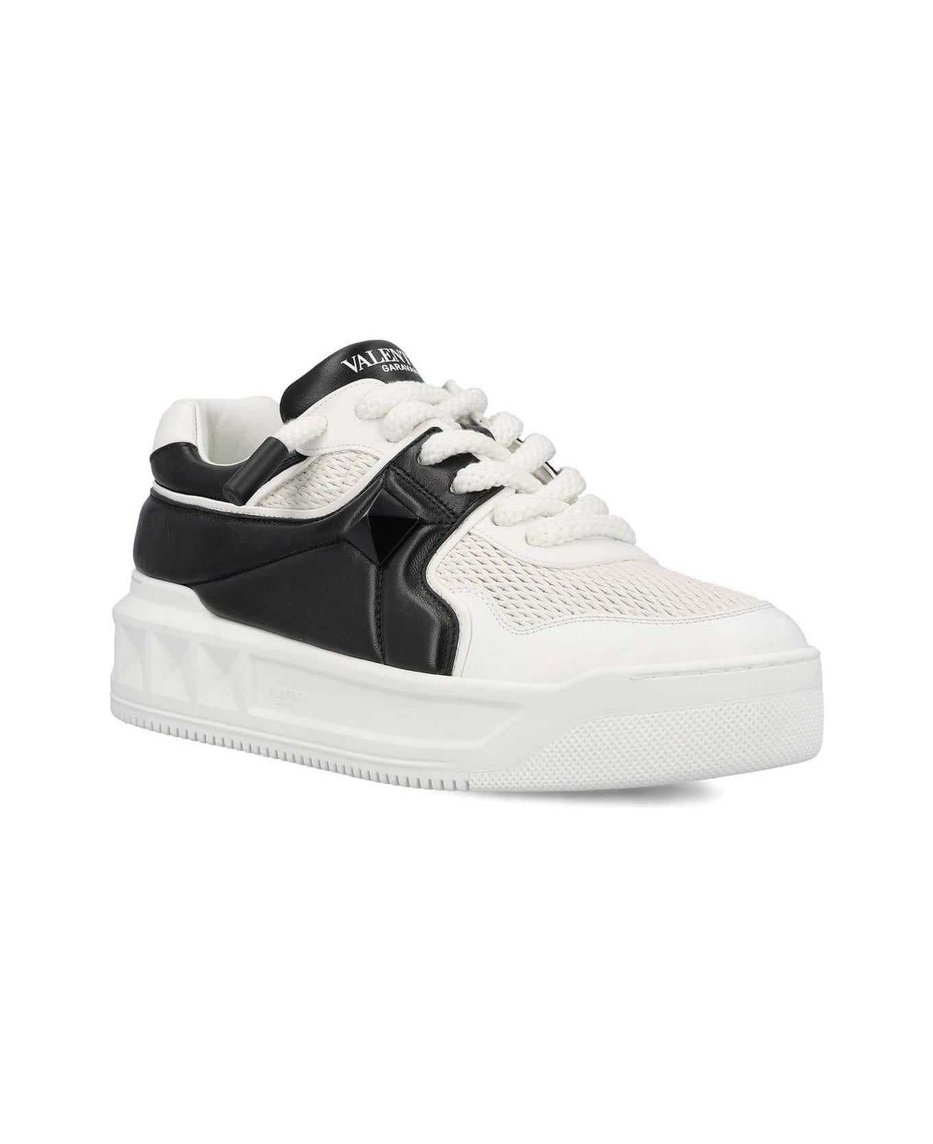 Valentino Garavani Low-top Lace-up Sneakers - White Black