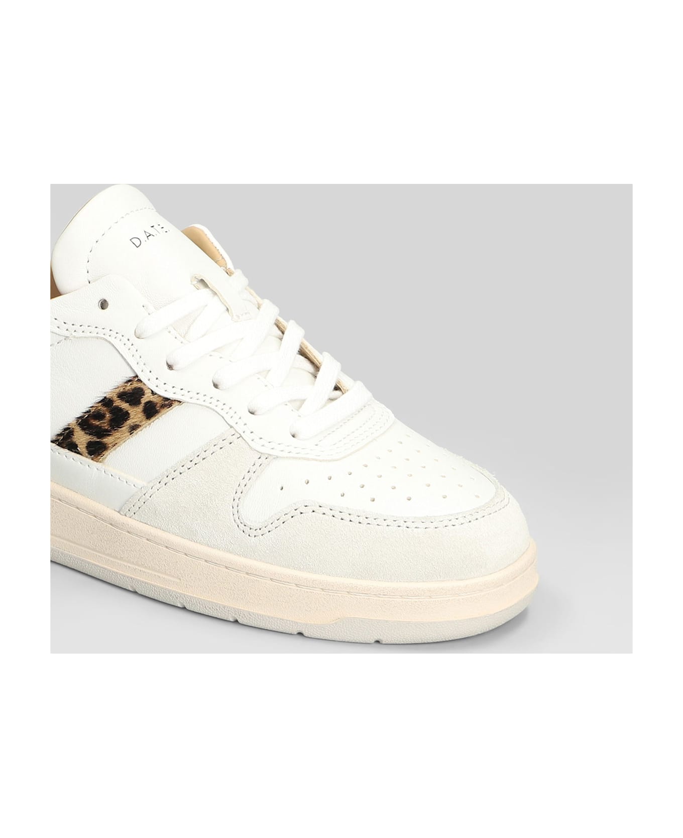 D.A.T.E. Court 2.0 Vintage Sneakers In White Suede And Leather - white
