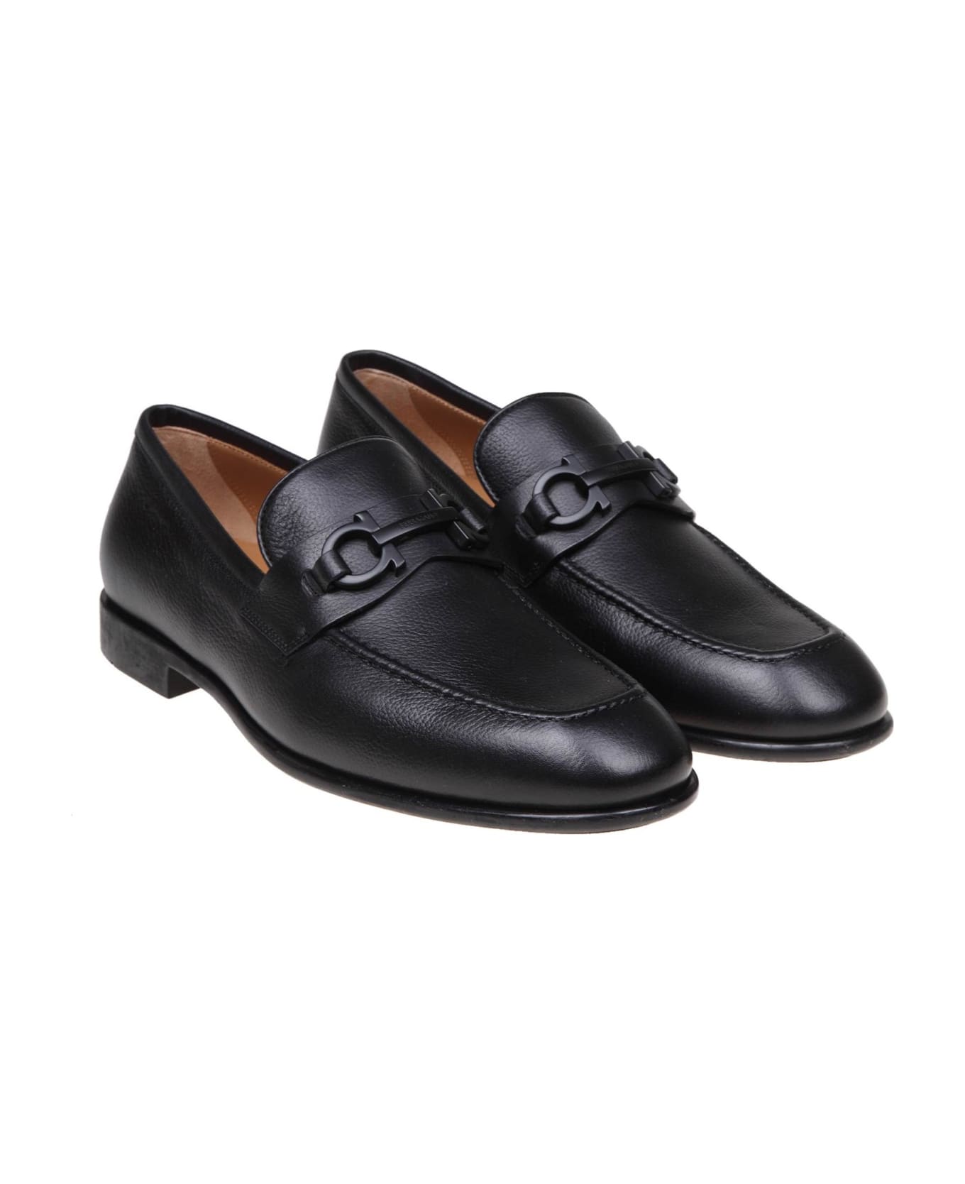 Ferragamo Leather Loafers With Gancini Buckle - Black