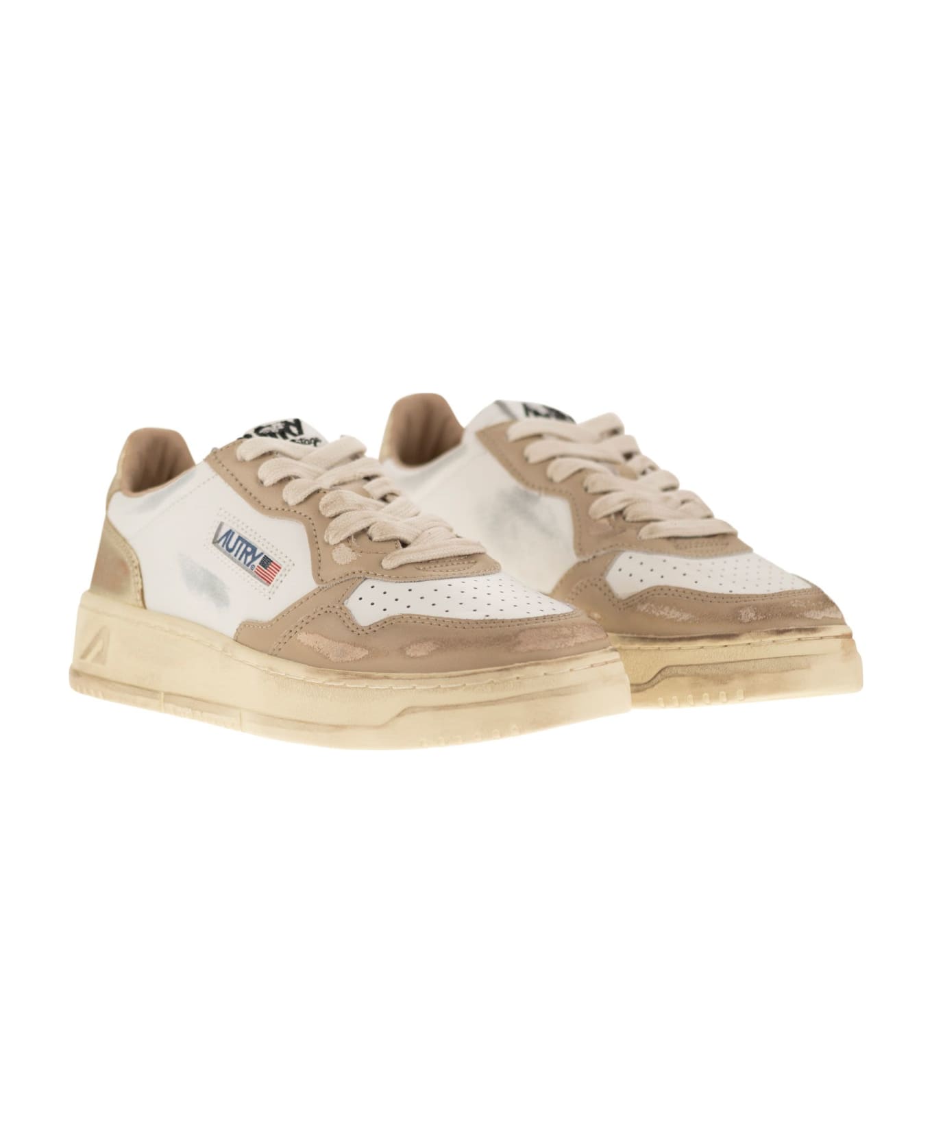 Autry Medalist Low Super Vintage Sneakers - White/gold