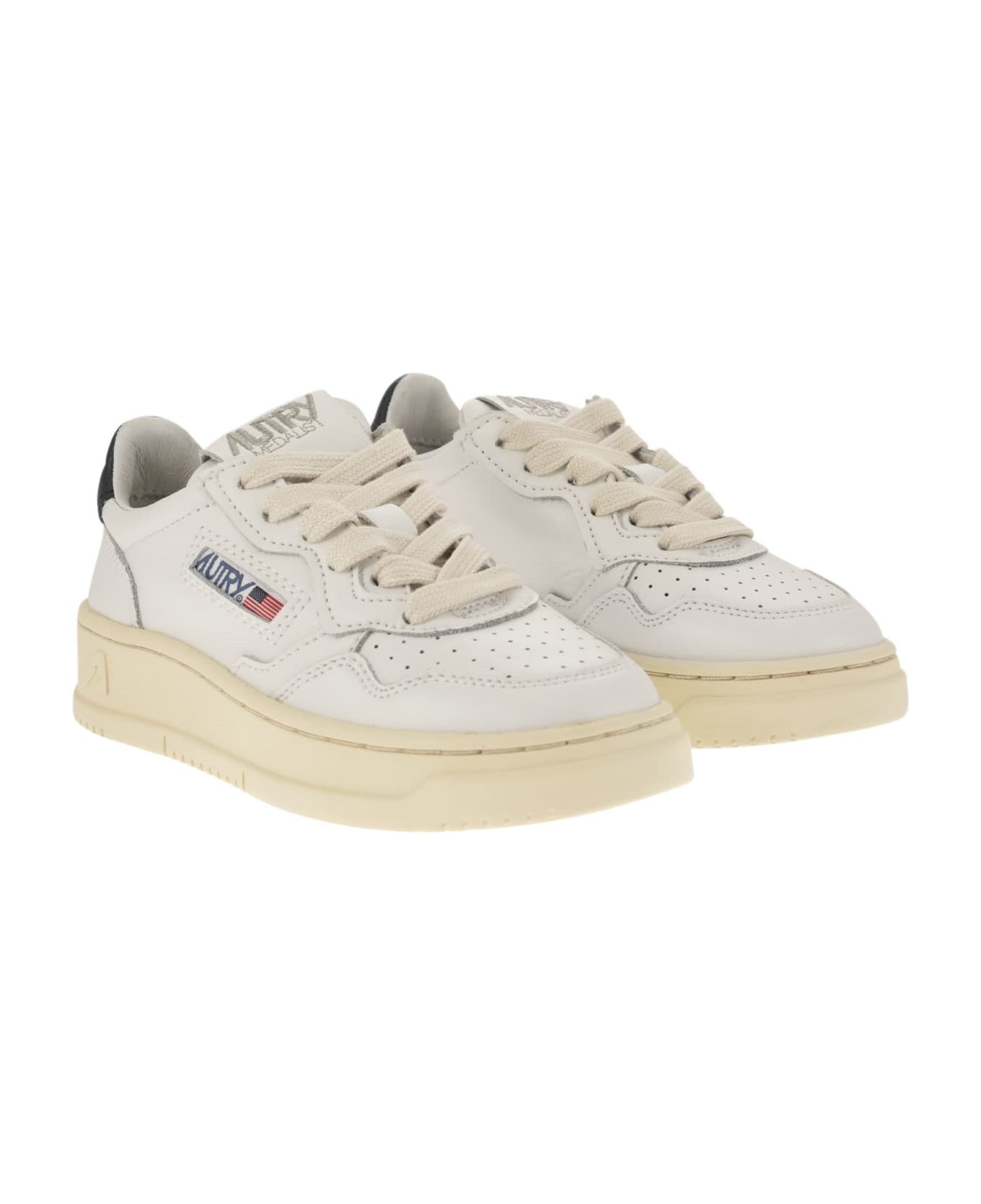 Autry Medalist Low - Leather Sneakers - White/blue シューズ