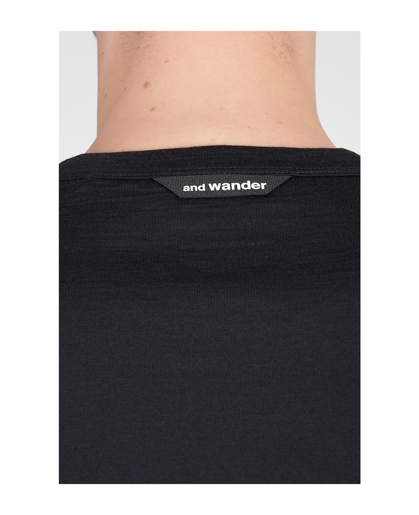 And Wander T-shirt In Black Wool - black