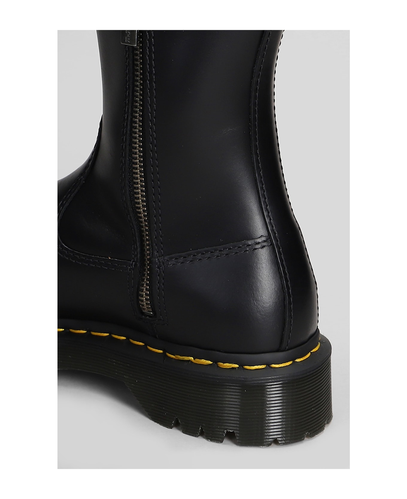 Dr. Martens Amaayah Lo Boots - black