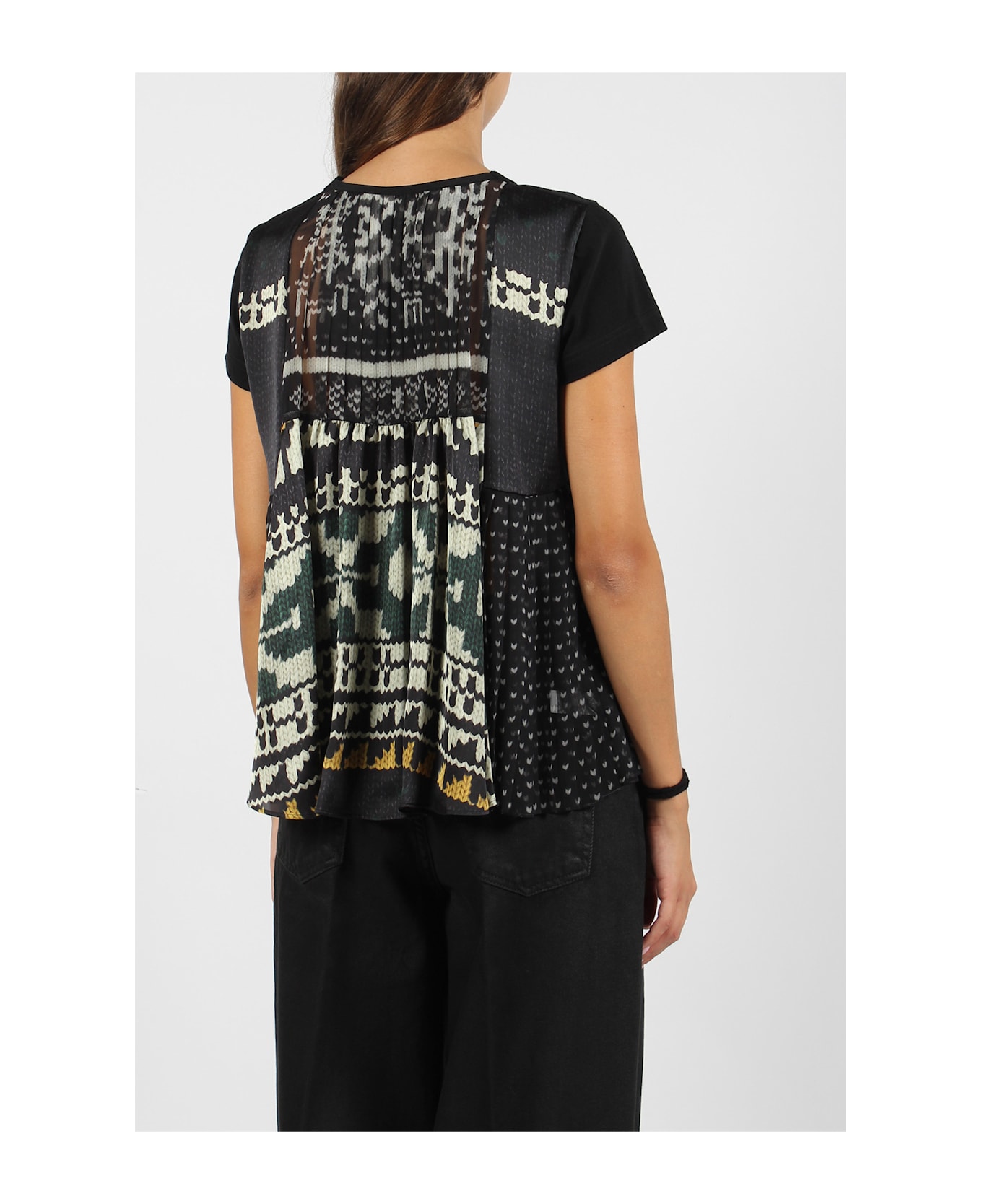 Sacai Plisse` T-shirt - Black