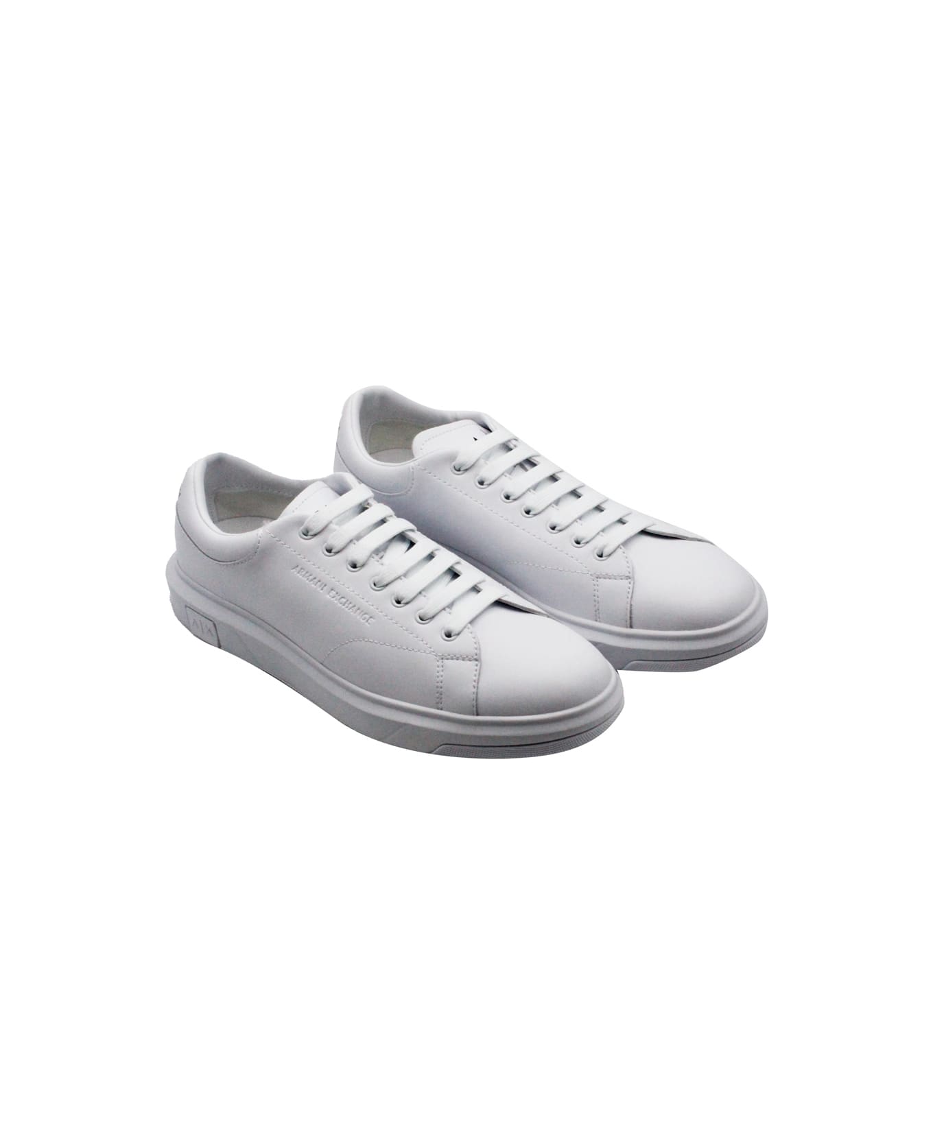 Armani Collezioni Leather Sneakers With Matching Box Sole And Lace Closure. Small Logo On The Tongue And Back - White スニーカー