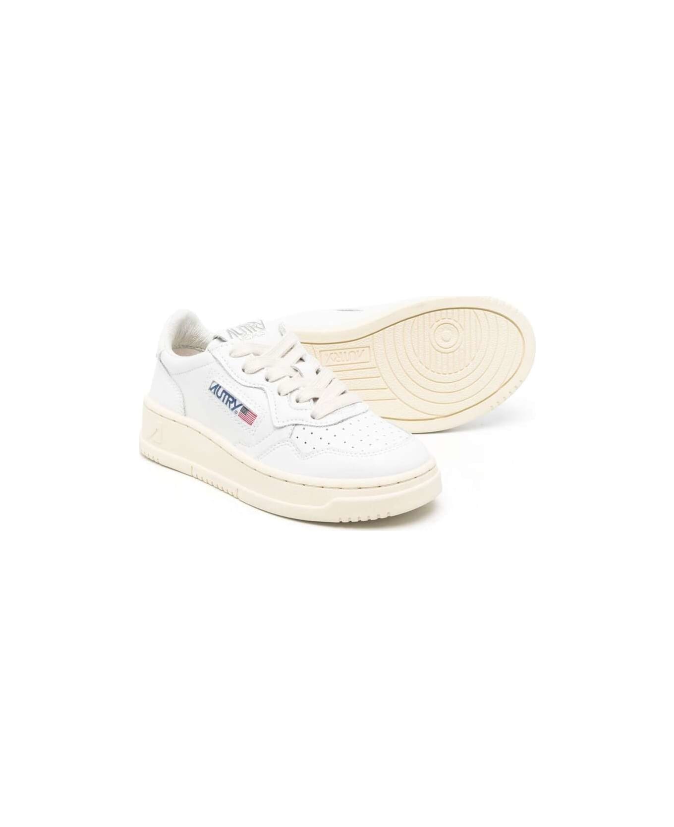 Autry White 'medalist' Low Top Sneakers In Cow Leather Girl - White
