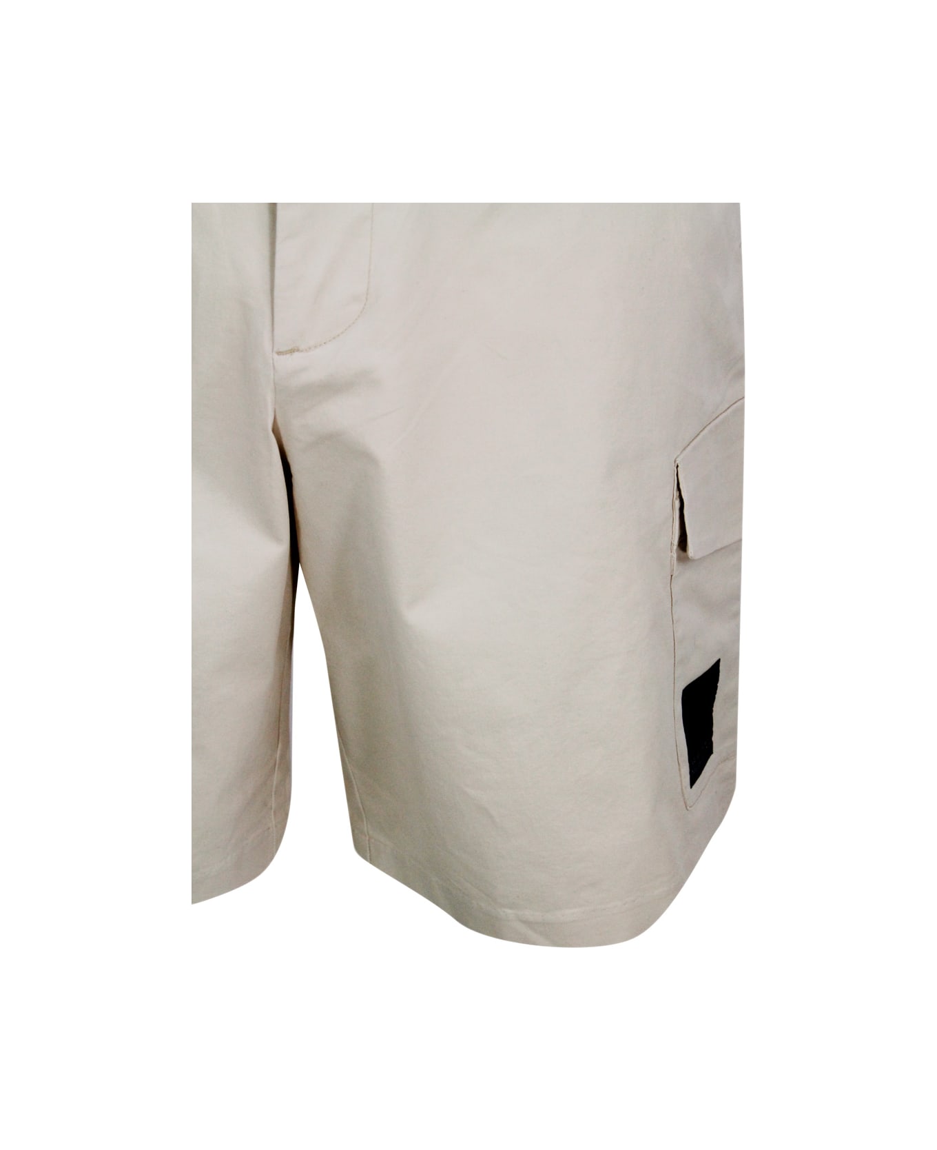 Armani Collezioni Stretch Cotton Bermuda Shorts, Cargo Model With Large Pockets On The Leg And Zip And Button Closure - Beige