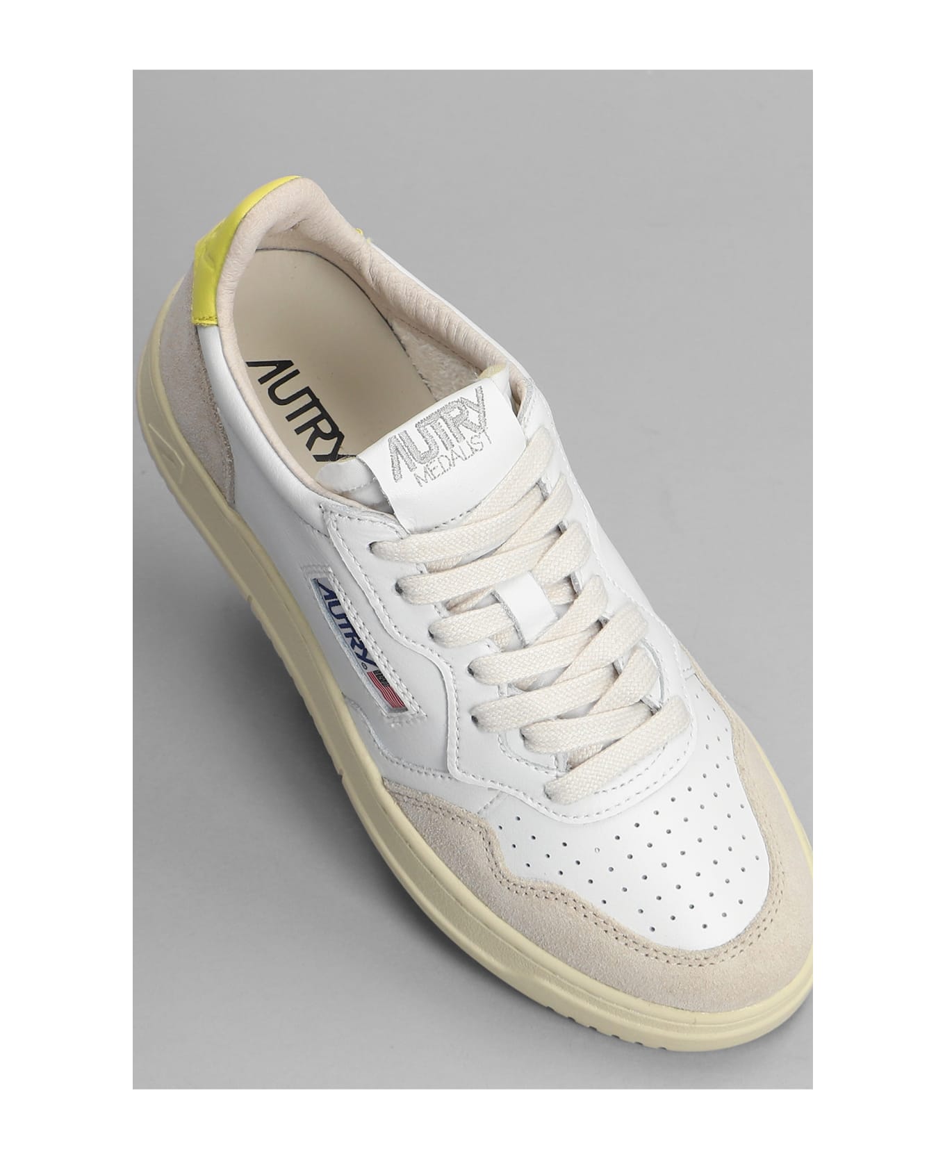Autry 01 Sneakers In White Suede And Leather
