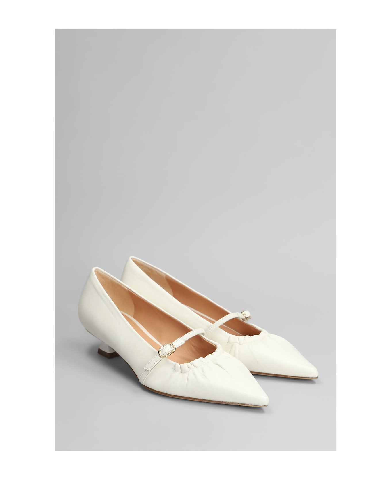 The Seller Pumps In White Leather - white