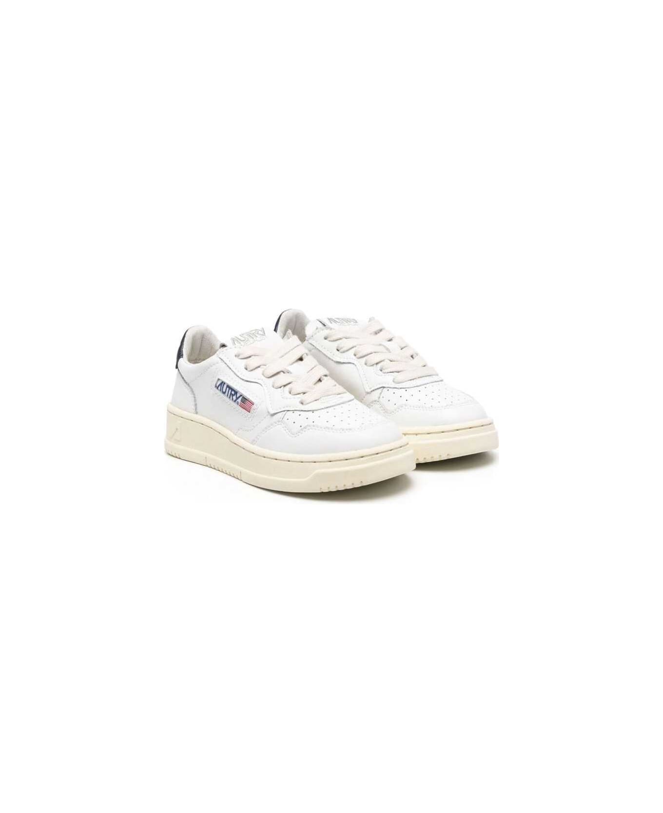 Autry White 'medalist' Low Top Sneakers In Cow Leather - White