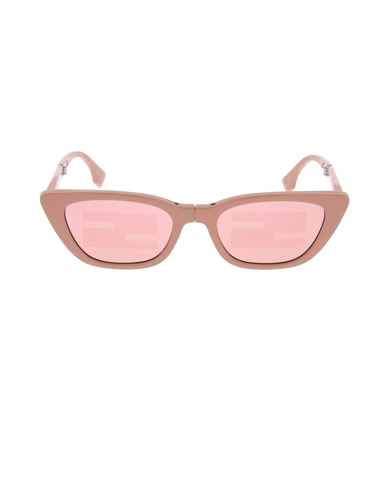 Fendi Eyewear Cat-eye Frame Sunglasses - 72u