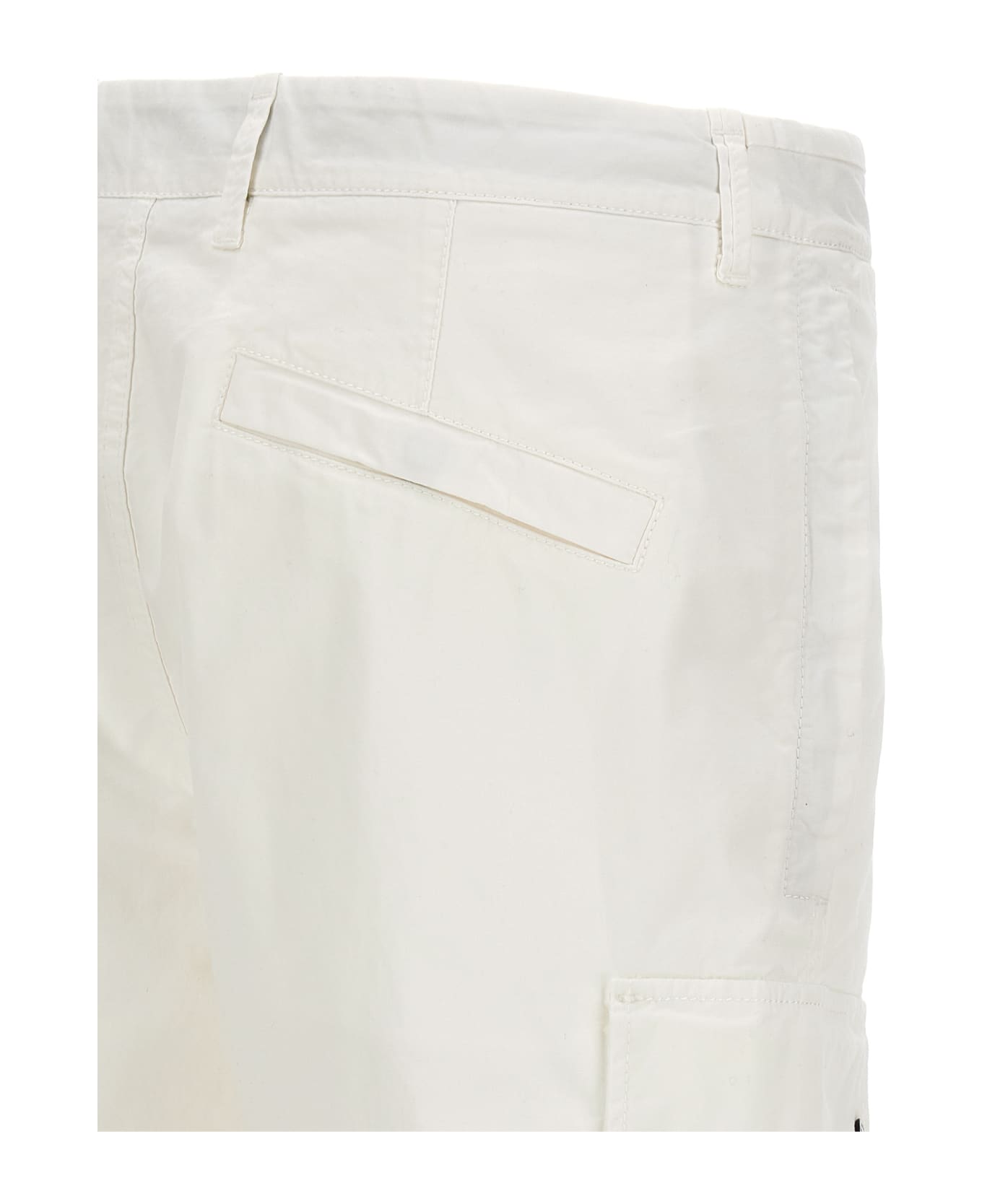 Stone Island Logo Badge Bermuda Shorts - White ショートパンツ