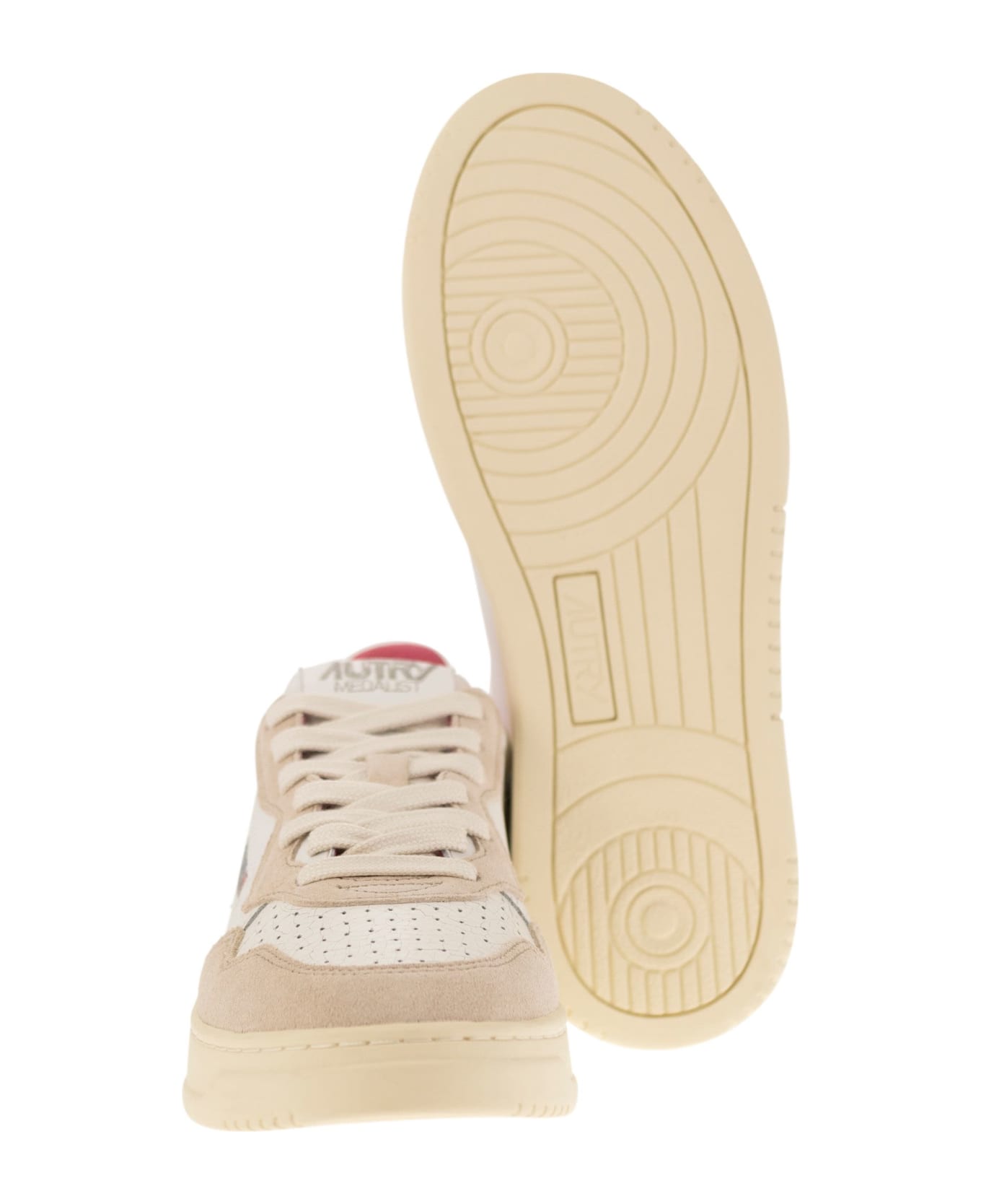 Autry Medalist Low Sneakers - White / Sand