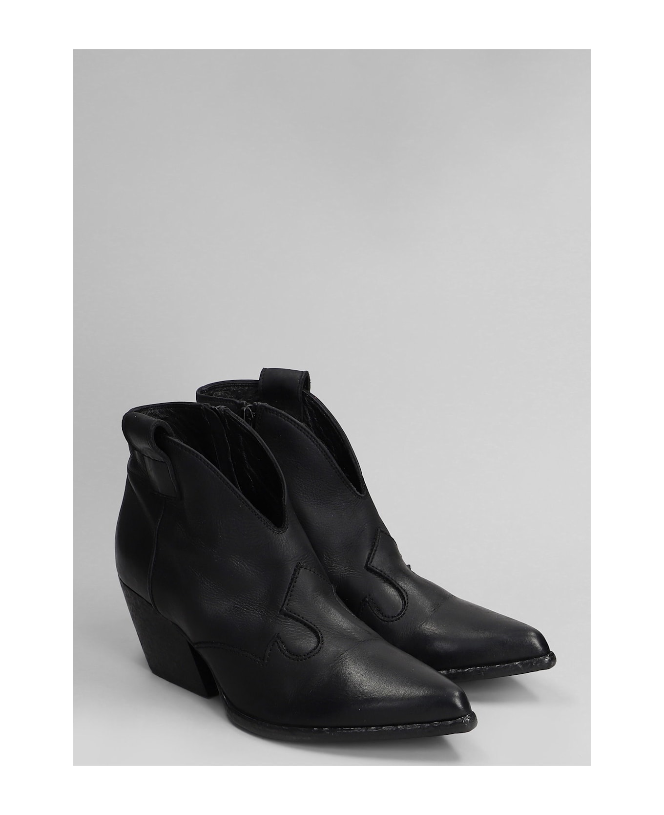 Elena Iachi Texan Ankle Boots In Black Leather - black