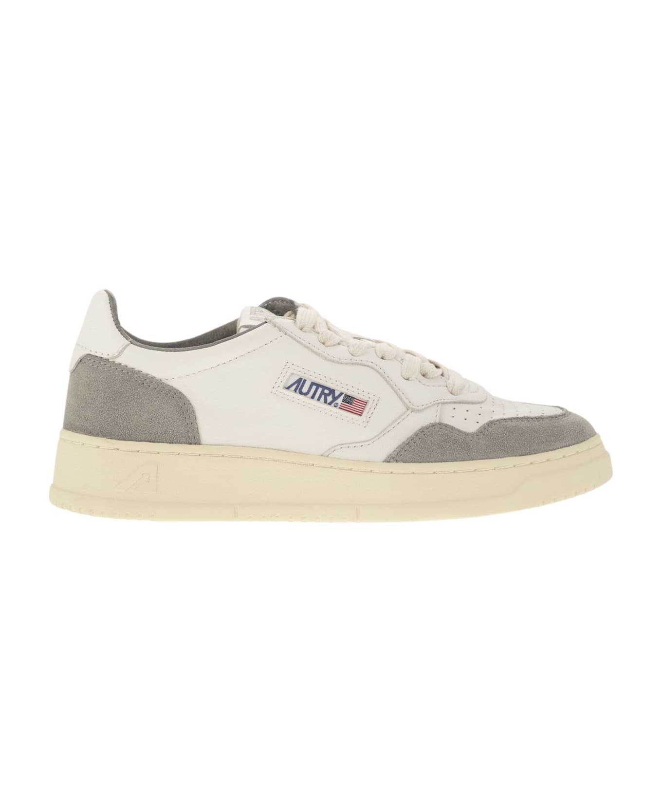 Autry Medalist Low - White Leather And Suede Sneakers In Powder - White/grey