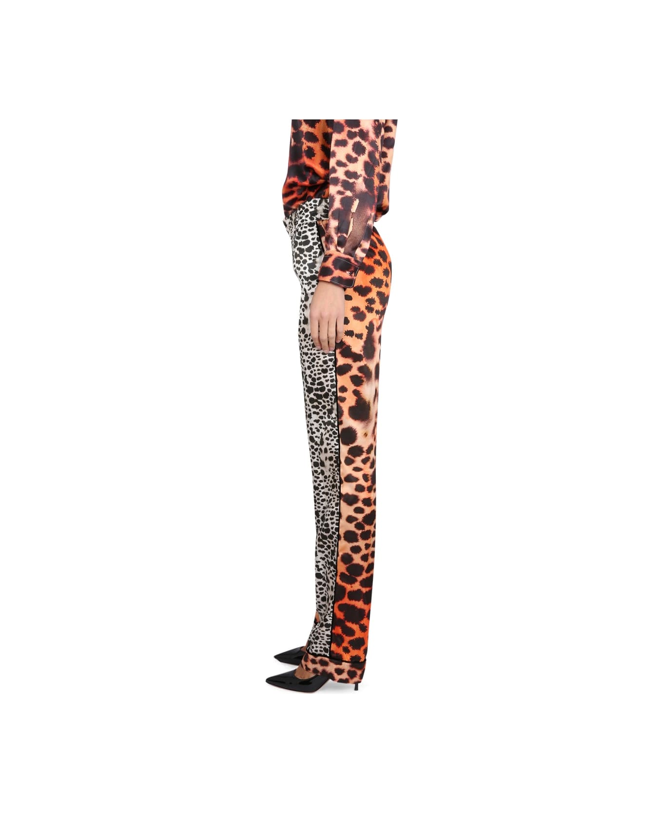 パンツ Roberto Cavalli MORAY EEL PRINT PANTS (QKT210_SZF4905558) Roberto Cavalli Moray Eel Print Pants | italist