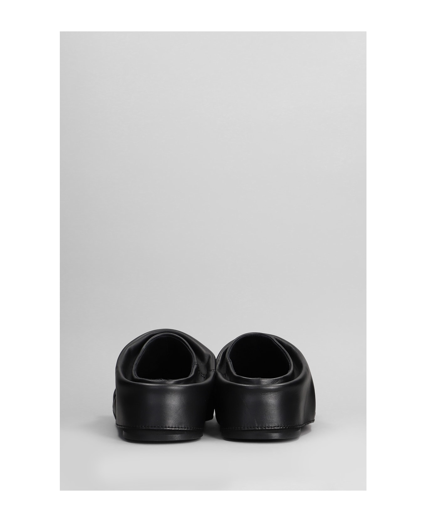 サンダル・ミュール THE ATTICO Black Leather Mini Robin Slippers Mini Robin leather mules in black - The Attico | Mytheresa