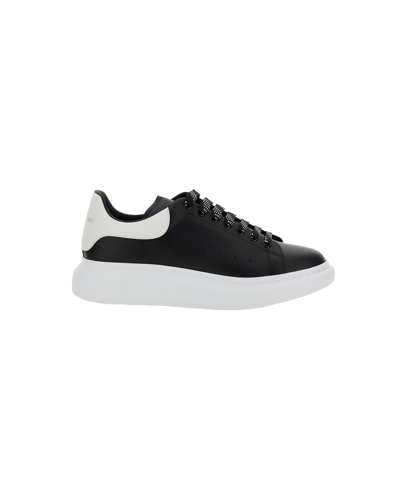 Alexander McQueen Black Low Top Sneakers With Logo Lettering On The Tongue In Leather Man - Black