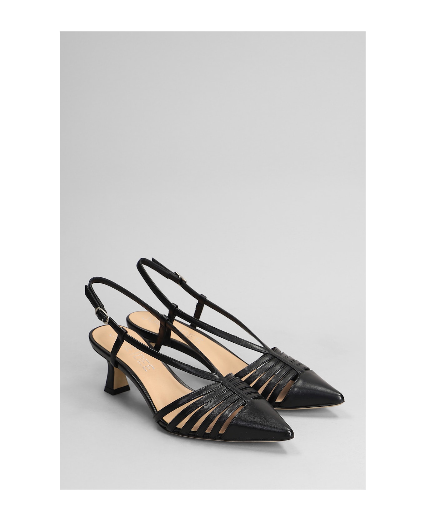 Julie Dee Pumps In Black Leather - black