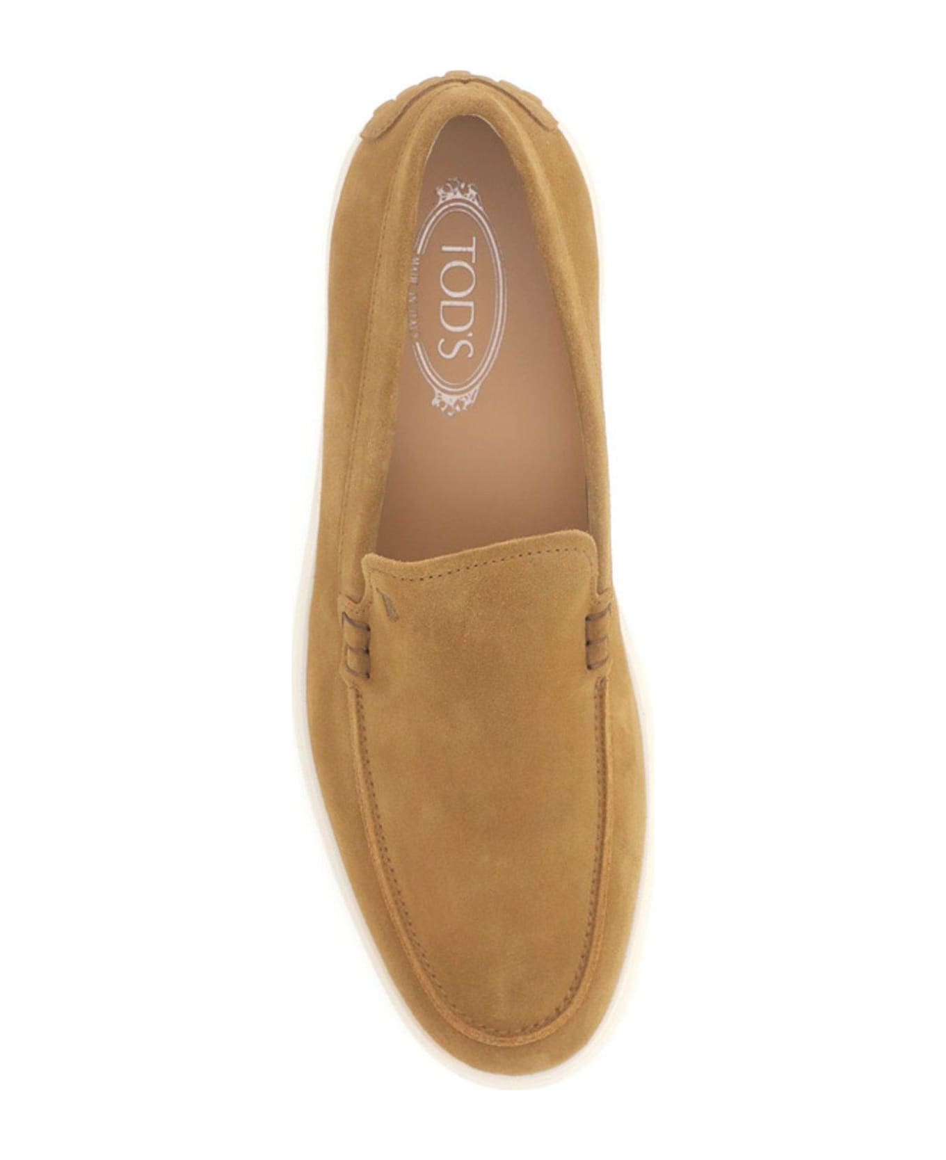 Tod's Logo Embossed Slip-on Loafers - Multicolor ローファー＆デッキシューズ