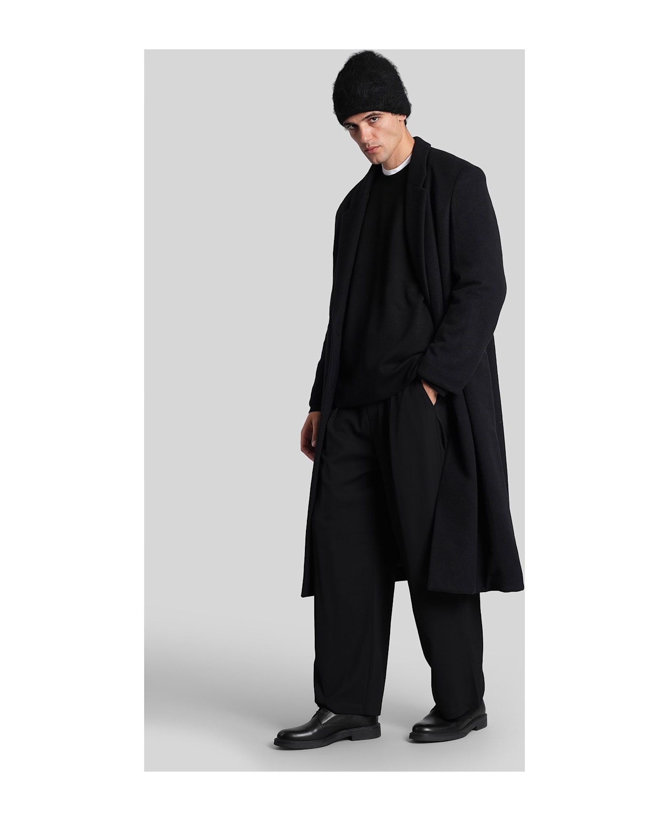 Attachment In Black Wool - black