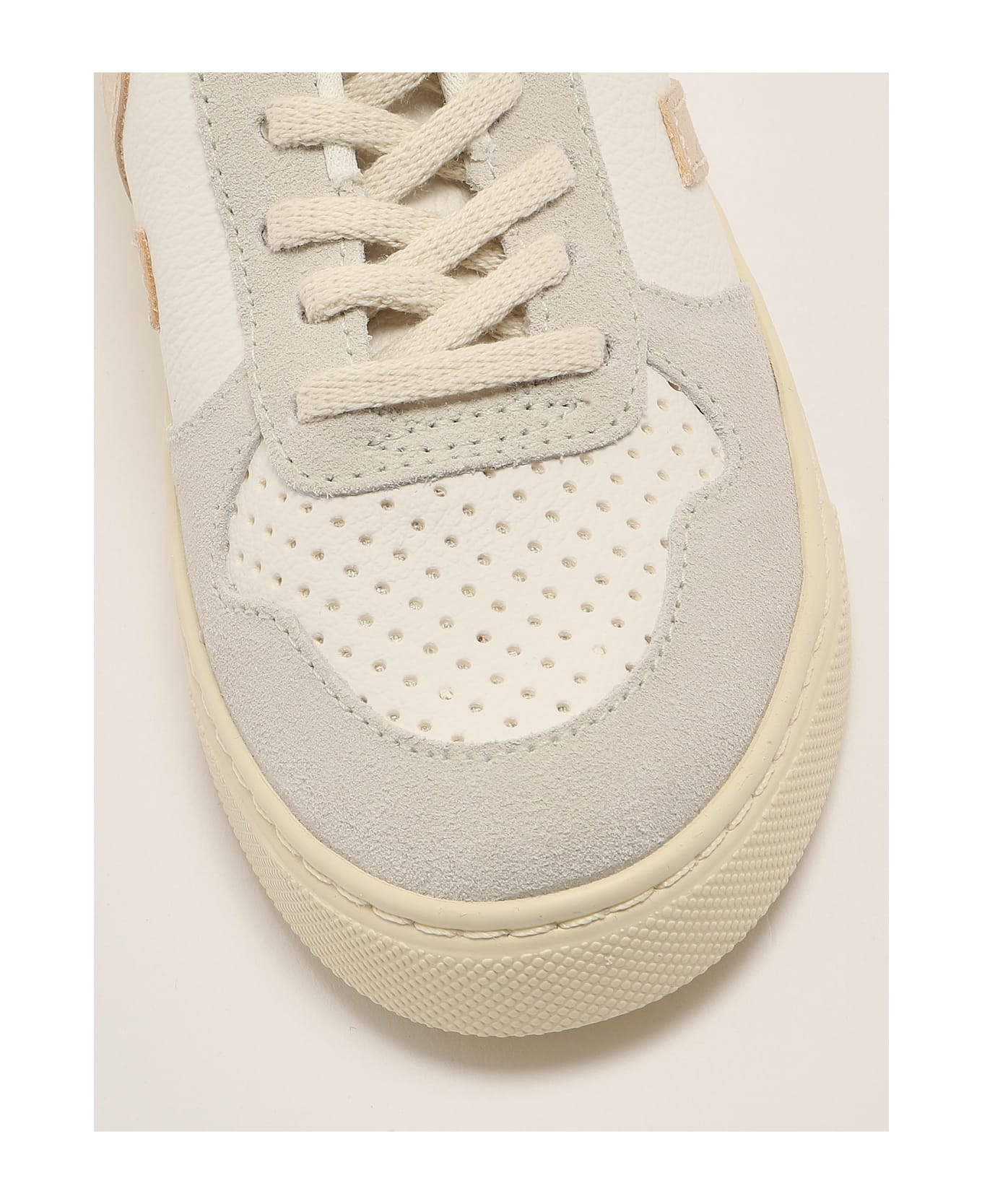 Veja Small V-10 Sneaker - BIANCO-PLATINO