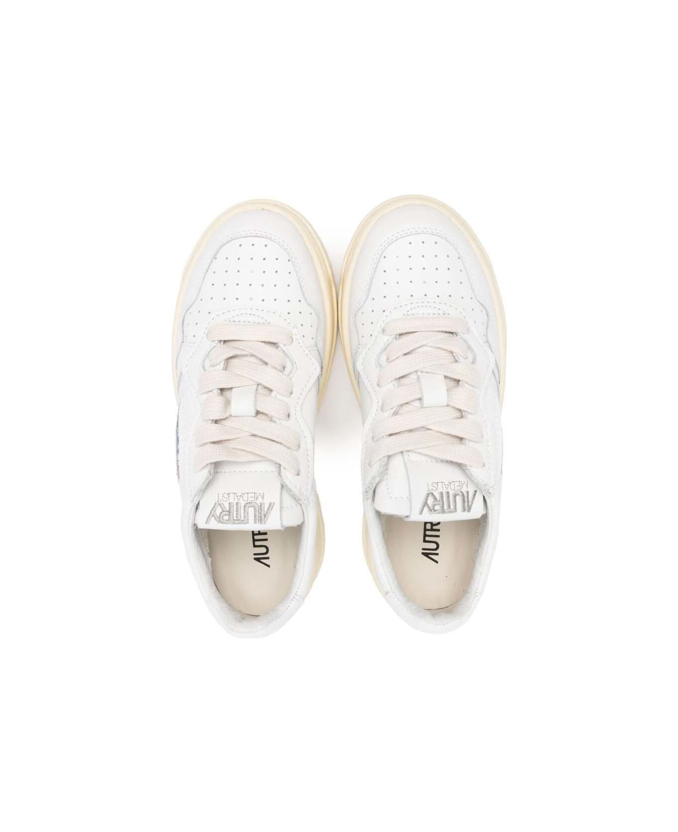 Autry White 'medalist' Low Top Sneakers In Cow Leather Boy - Wht/wht シューズ