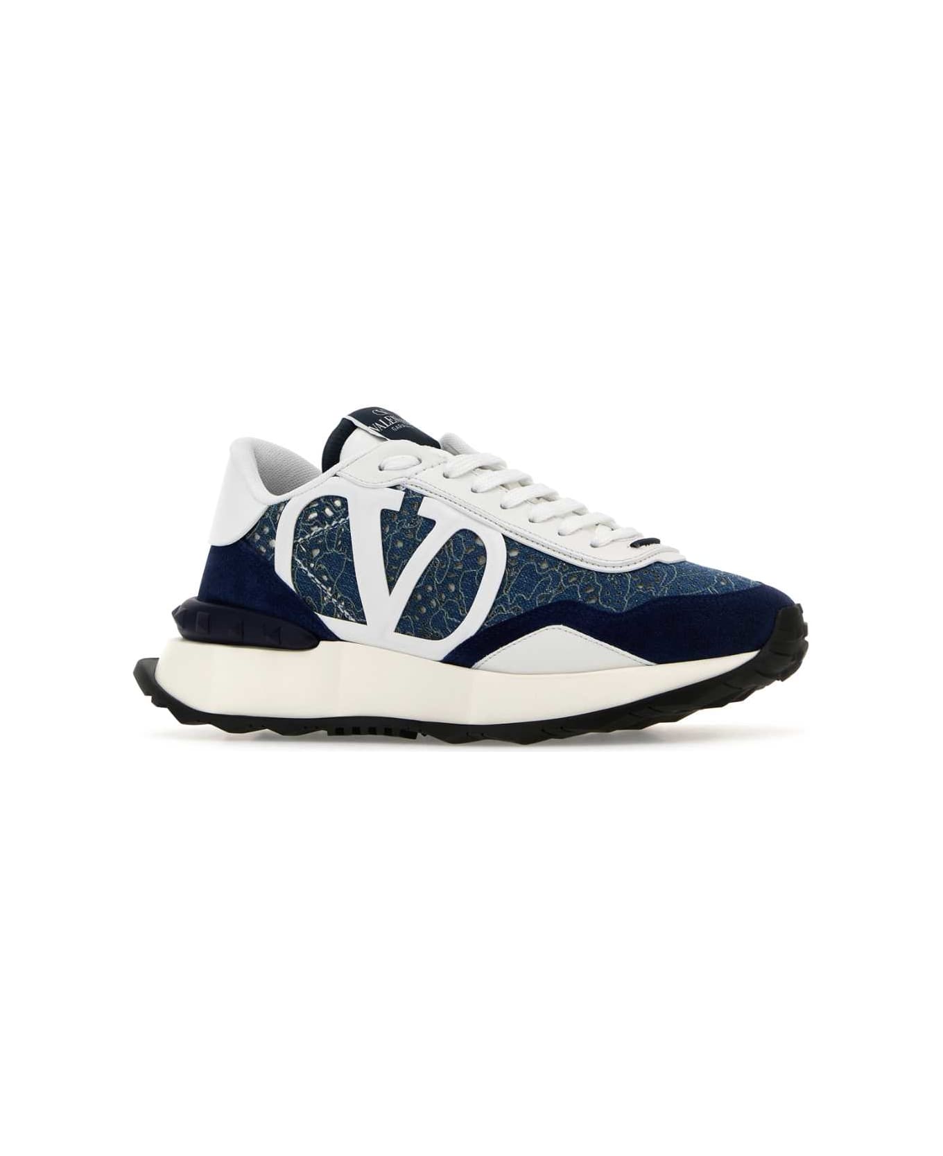 ★VALENTINO GARAVANI WHITE AND BLUE ラウンドトゥ スニーカー Valentino Garavani Two-tone Sneakers | italist