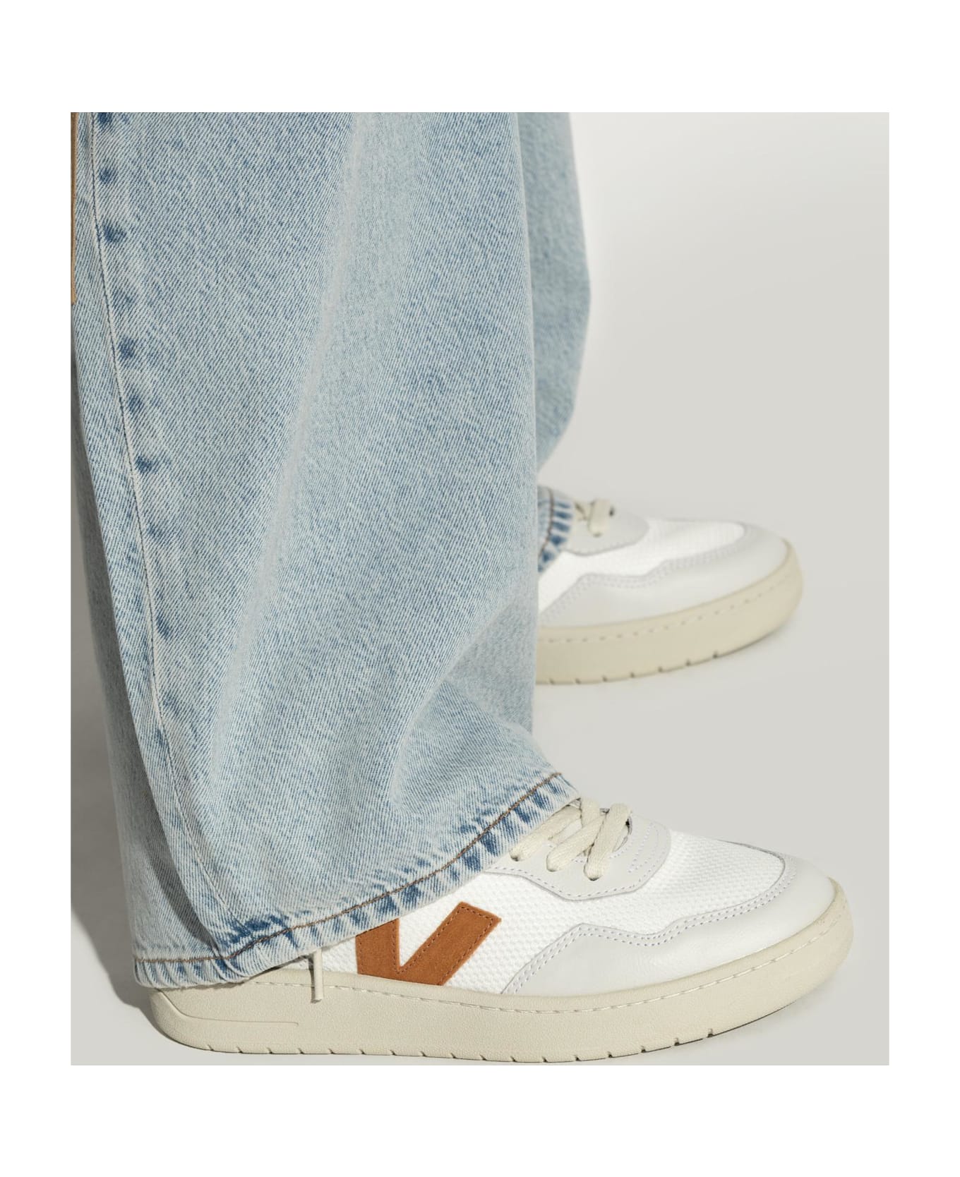 Veja 'v-90 B-mesh' Sneakers - WHITE