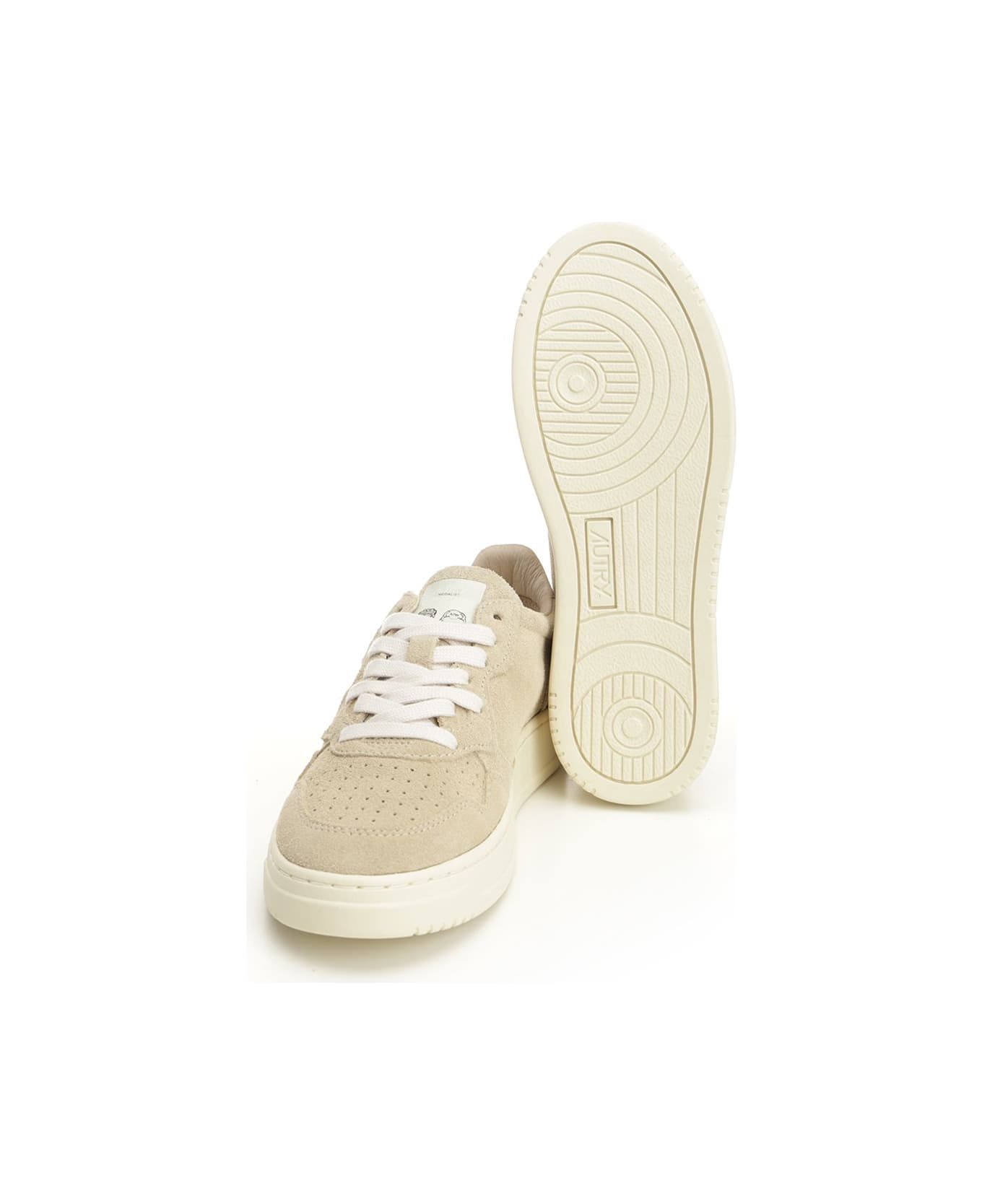 Autry 'medalist Low' Sneaker - Papyrus/wht