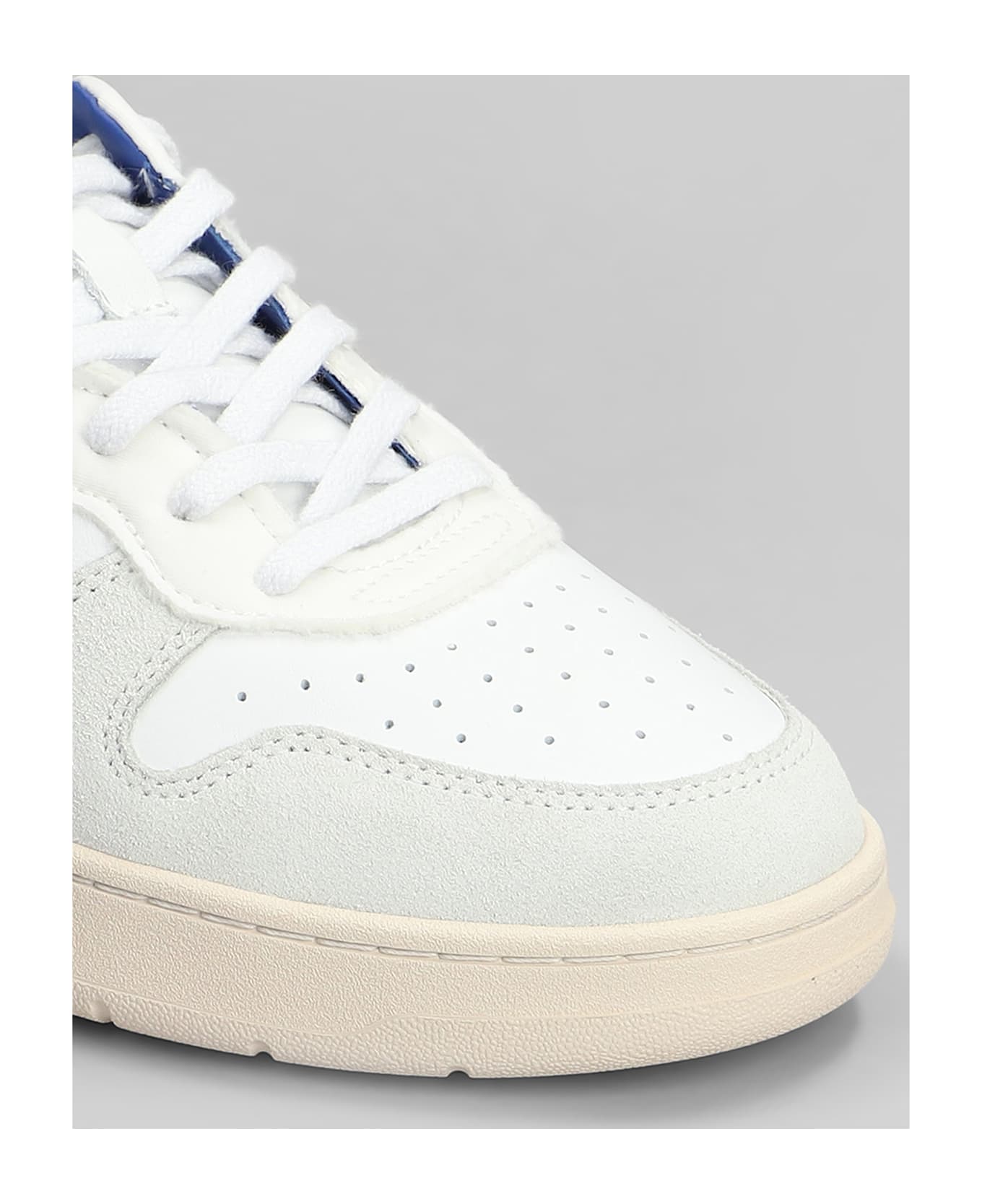 D.A.T.E. Court 2.0 Vintage Sneakers In White Suede And Leather - white