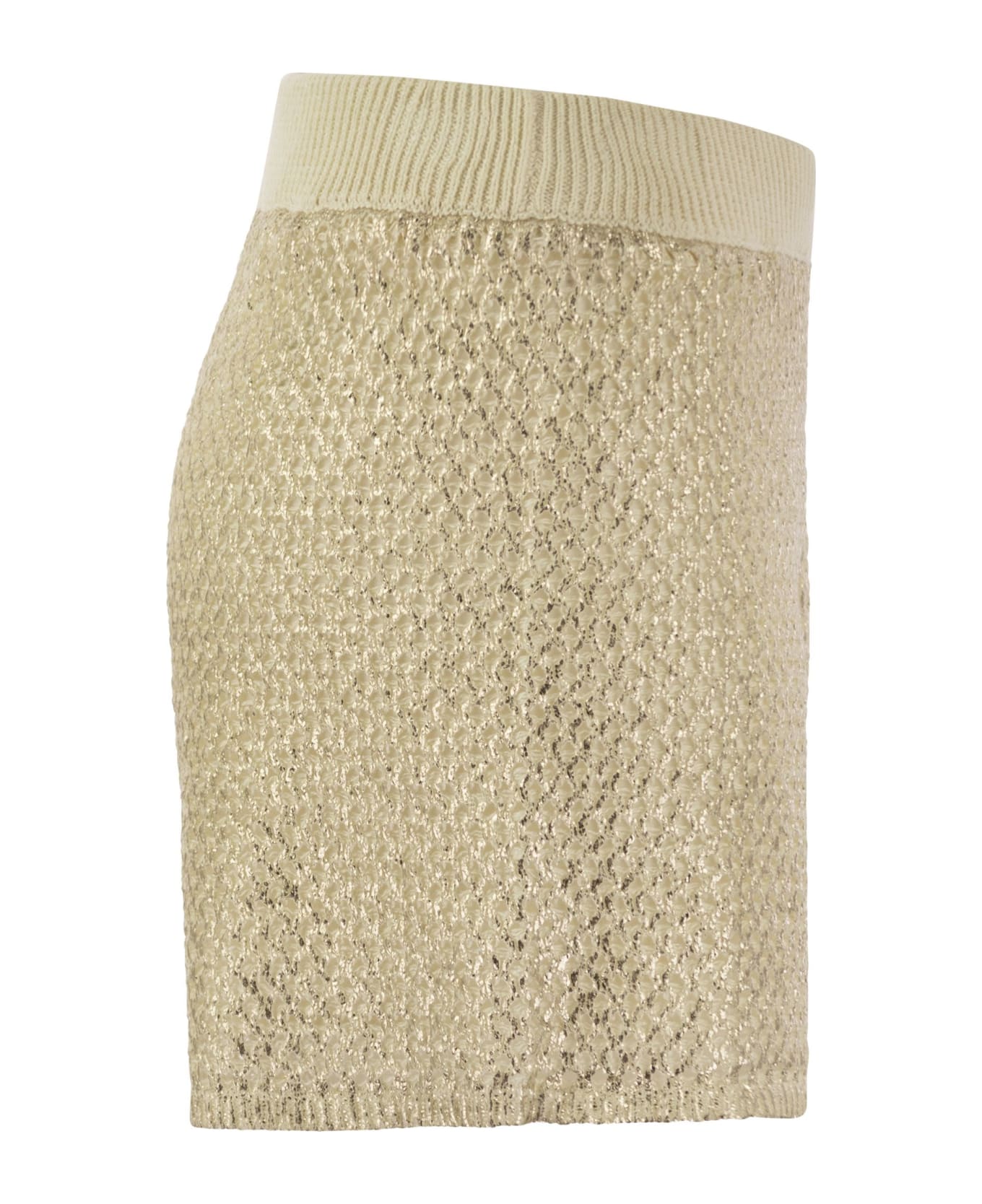 Peserico Shorts In Laminated Linen-cotton Mélange Yarn - Gold