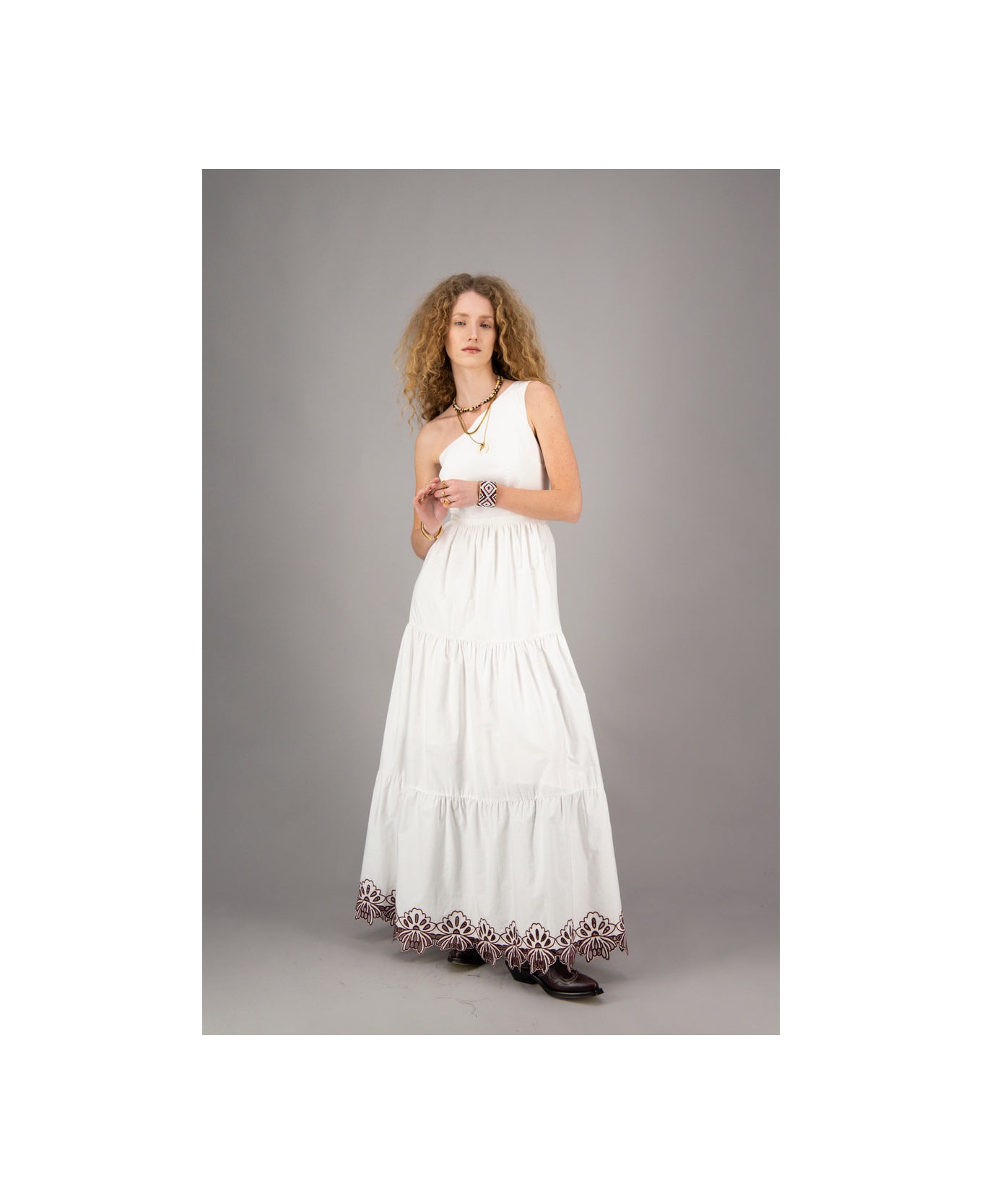 Amotea Leonor In White Cotton With Cut-out Flowers - White