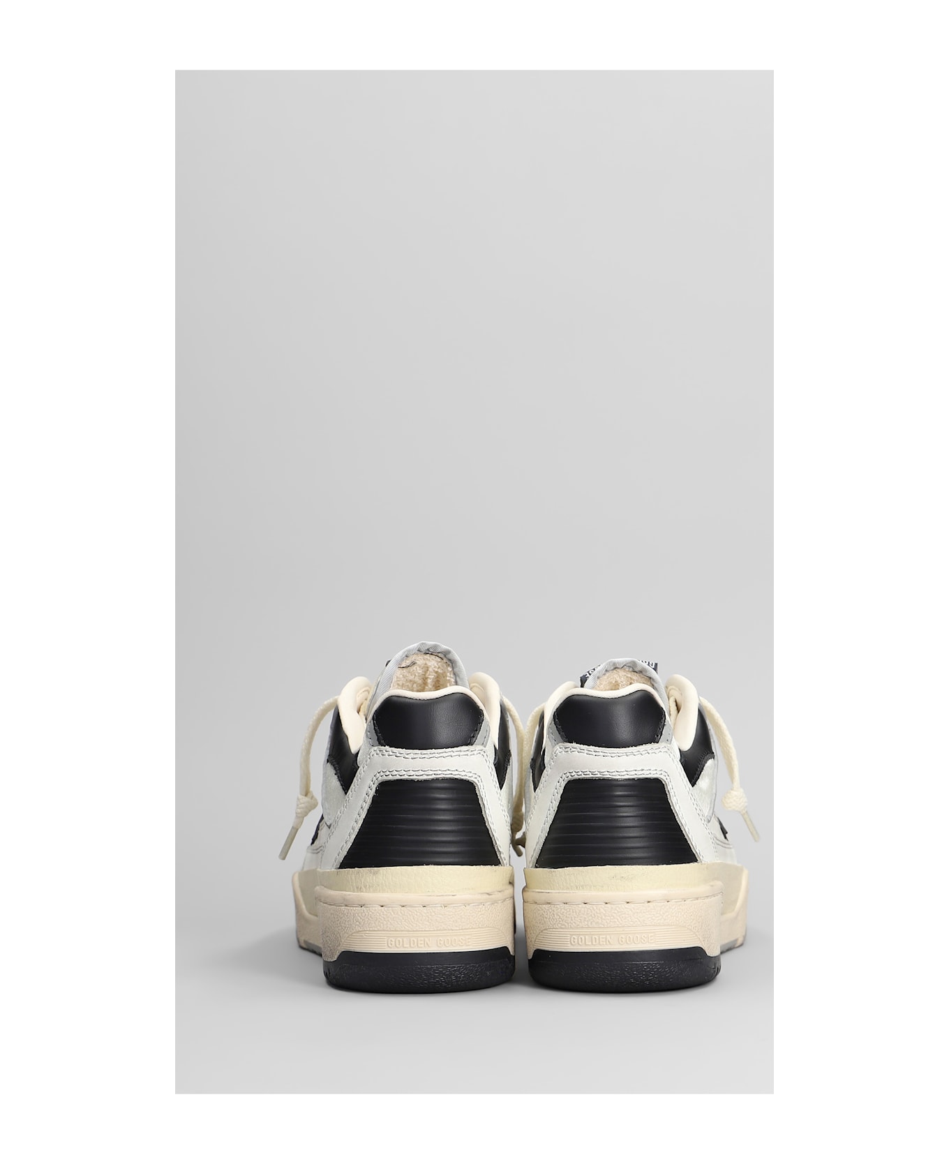 スニーカー Golden  'Forty2' sneakers (GWF00630F00574511395 11395) Men's Forty2 with black star and black leather heel tab