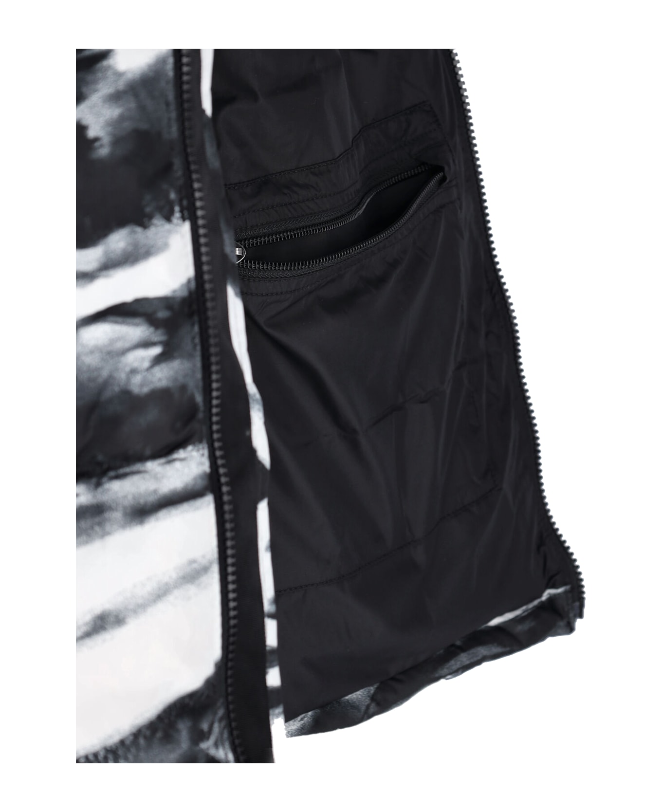 The North Face 
1996 Retro Nuptse Printed
 Jacket - Black  