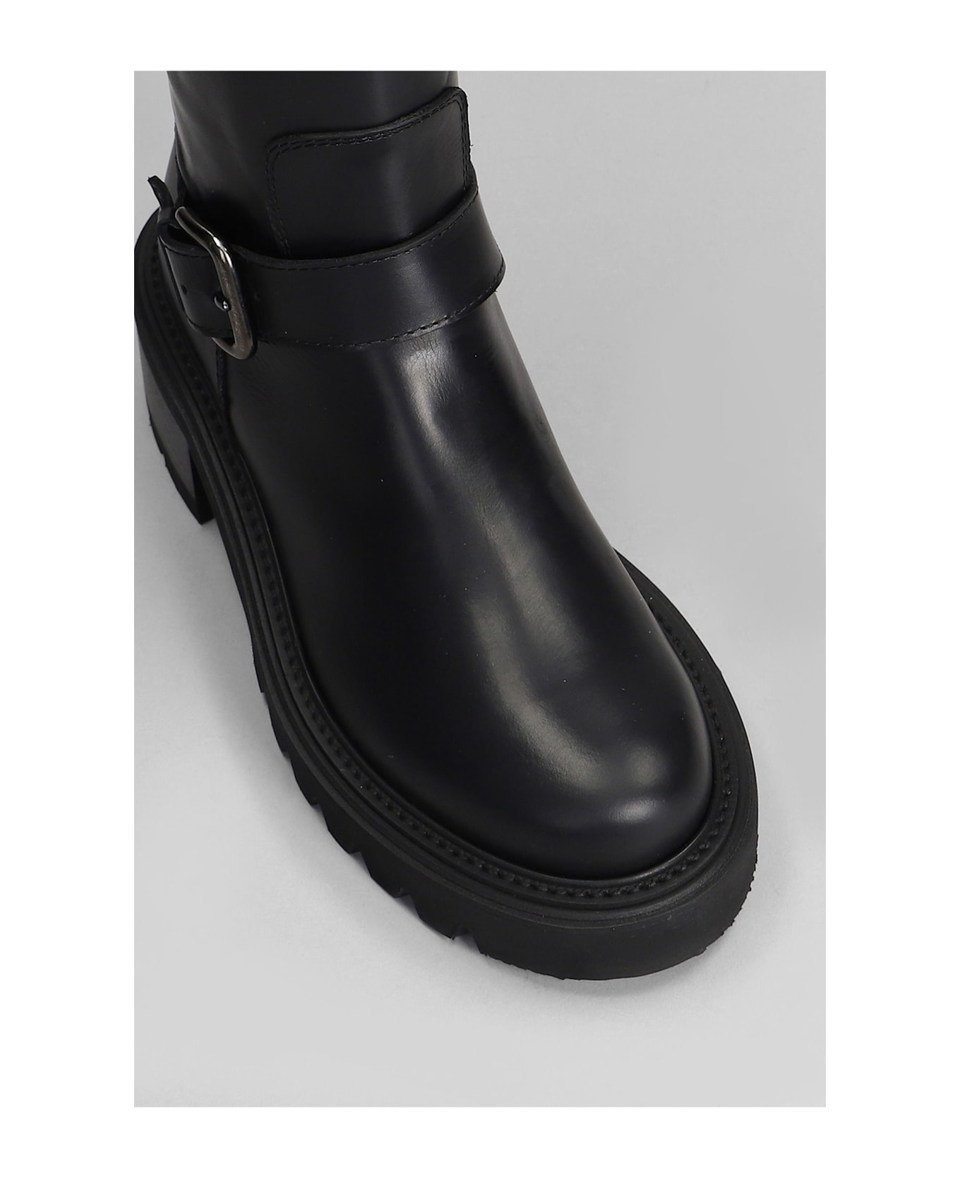 Via Roma 15 Low Heels Ankle Boots In Black Leather - black