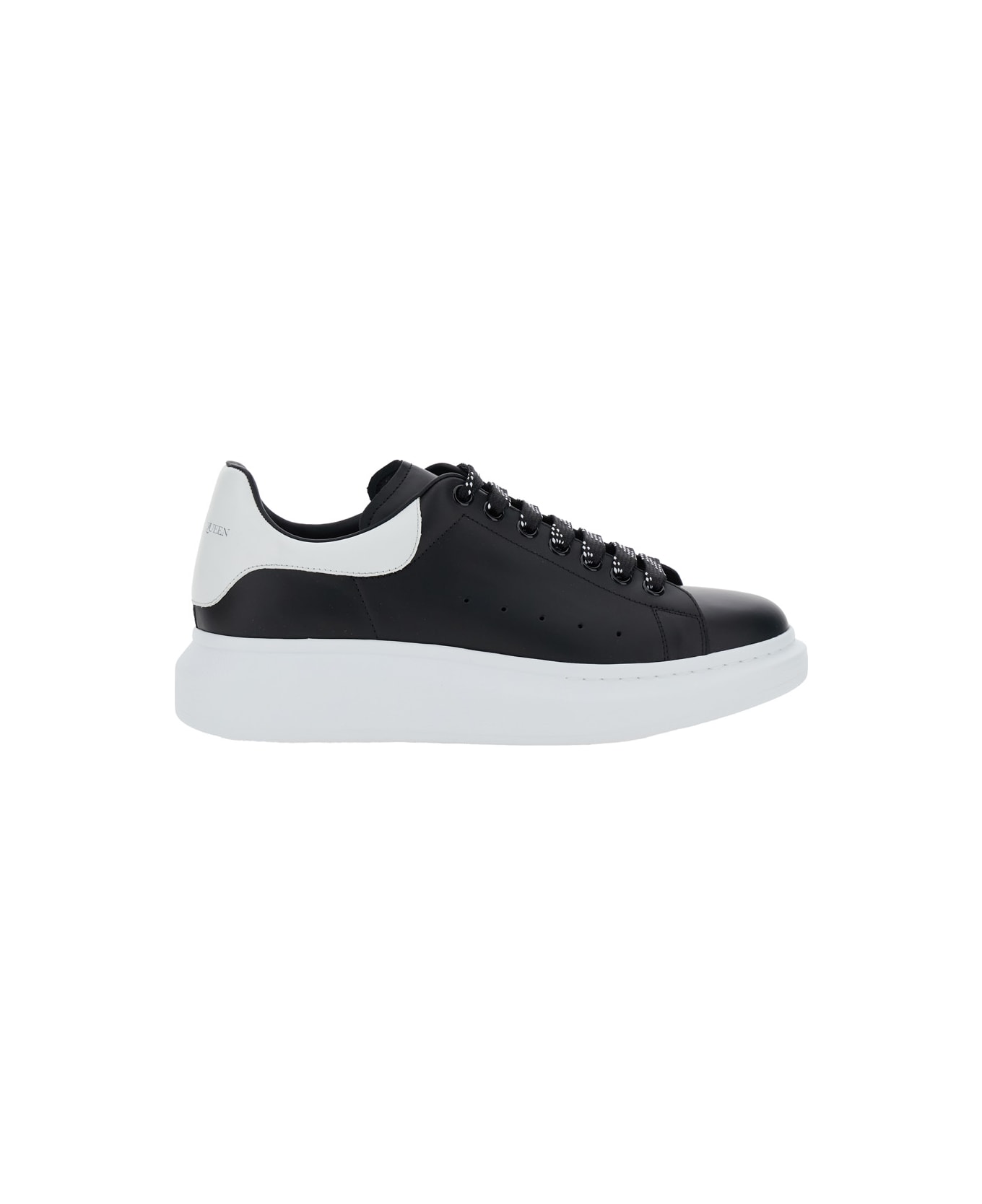 Alexander McQueen Black Low Top Sneakers With Chunky Sole And Contrasting Heel In Leather Man - Black