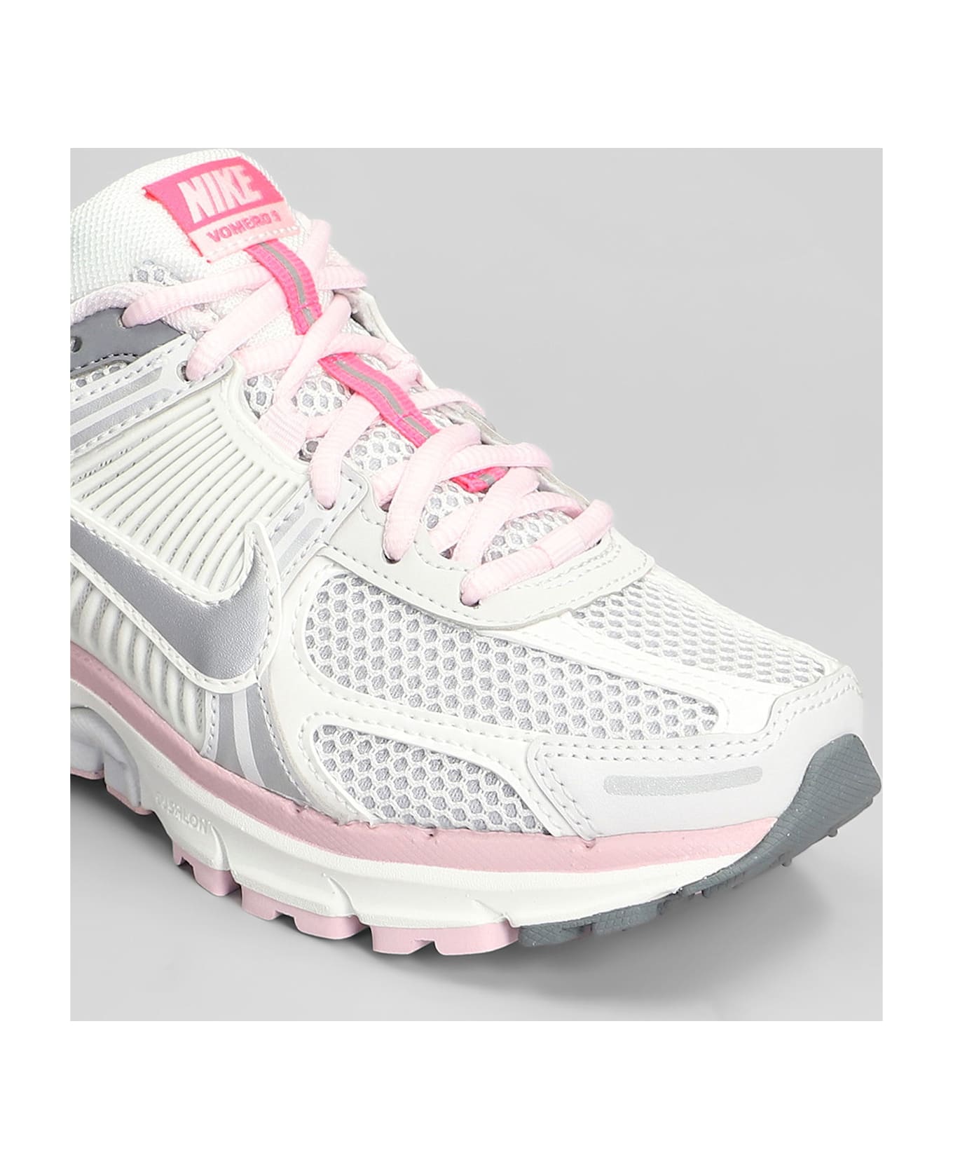 Nike Zoom Vomero 5 Sneakers In White Leather And Fabric - white