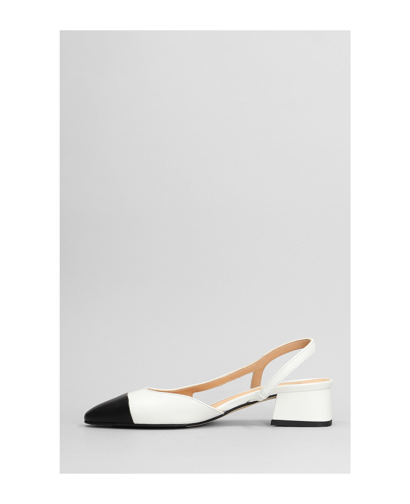 Julie Dee Pumps In White Leather - white
