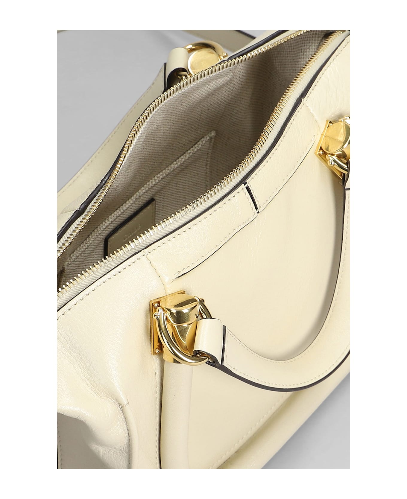 【送料&関税込】ChloAC Party 24 Shoulder Bag In Beige Leathe Chloé Party 24 Shoulder Bag In Beige Leather | italist