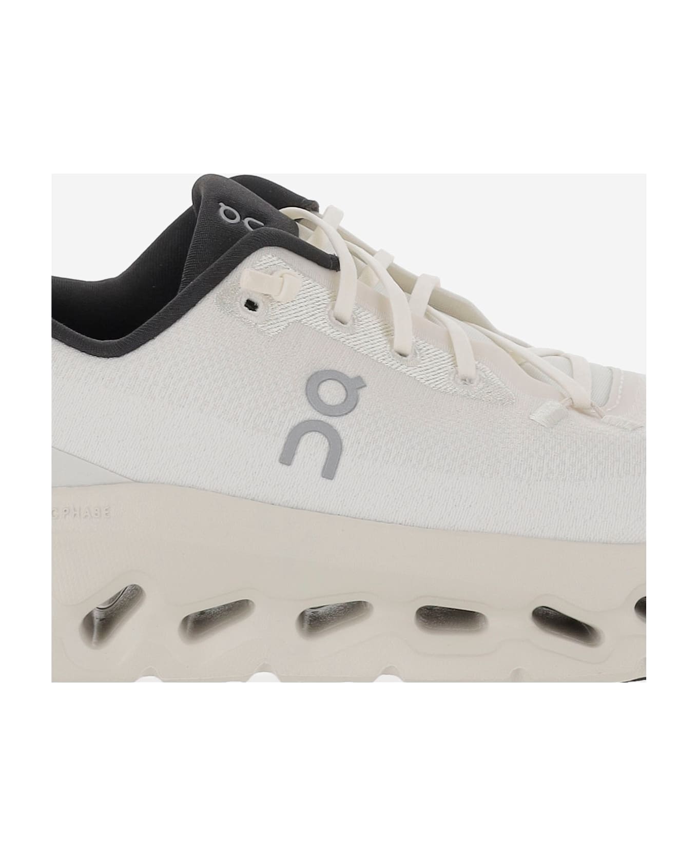 ON Cloudtilt Sneakers - White