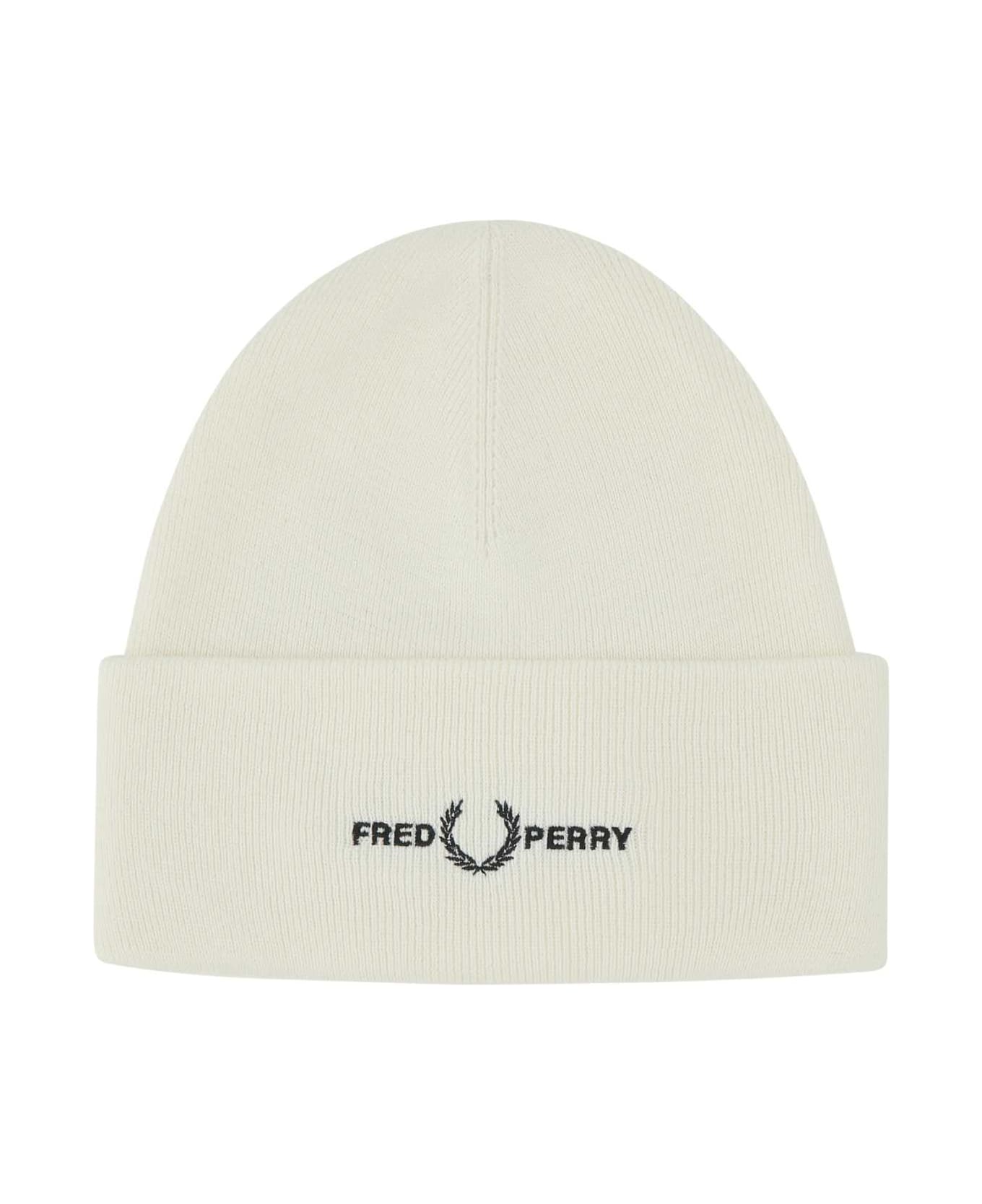 Fred Perry Ivory Acrylic Blend Beanie Hat - 129 デジタルアクセサリー